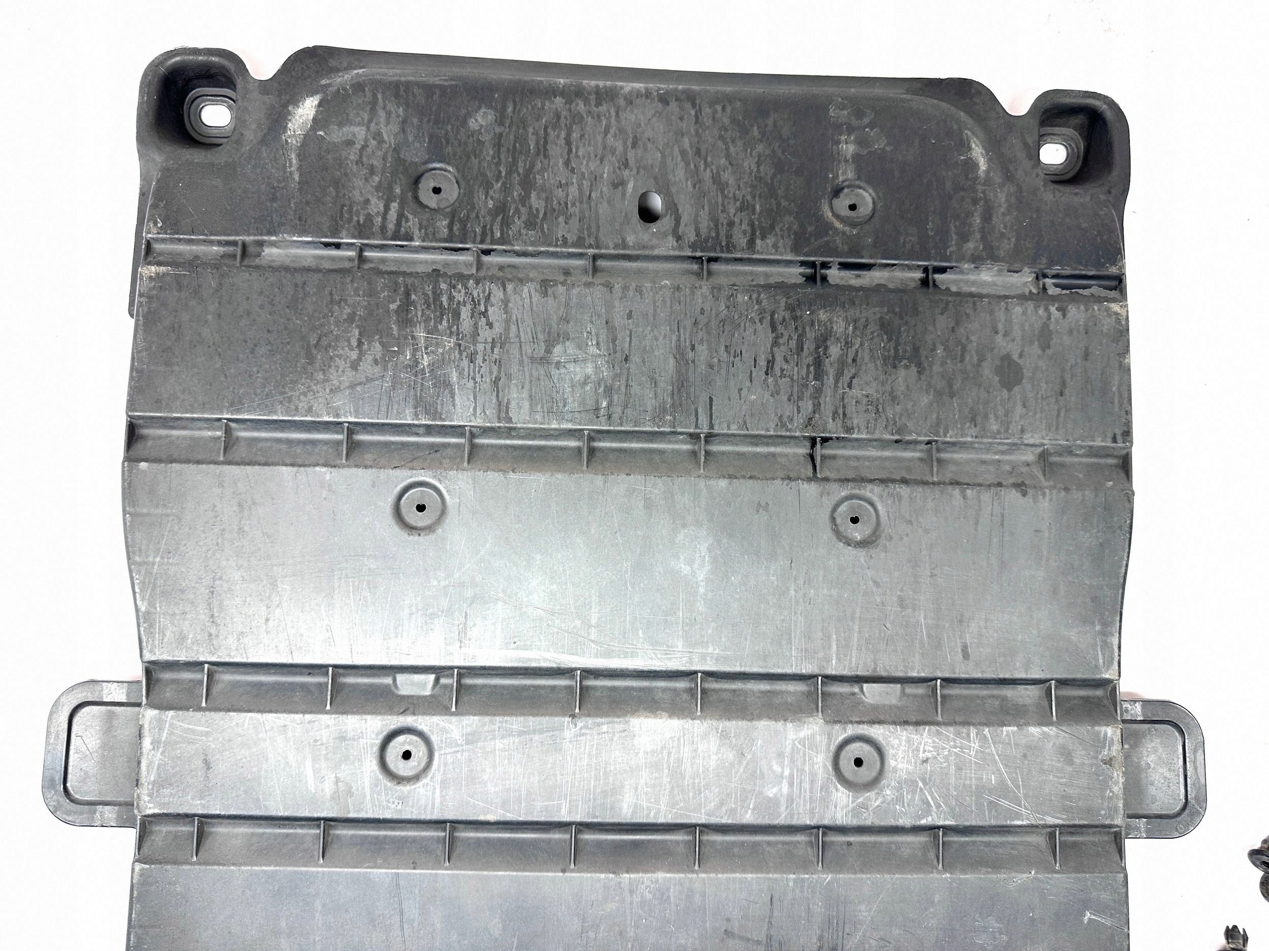 AUDI A3 S3 8V Blende Abdeckung mitte Unterfahrschutz mitte 5Q0825230H