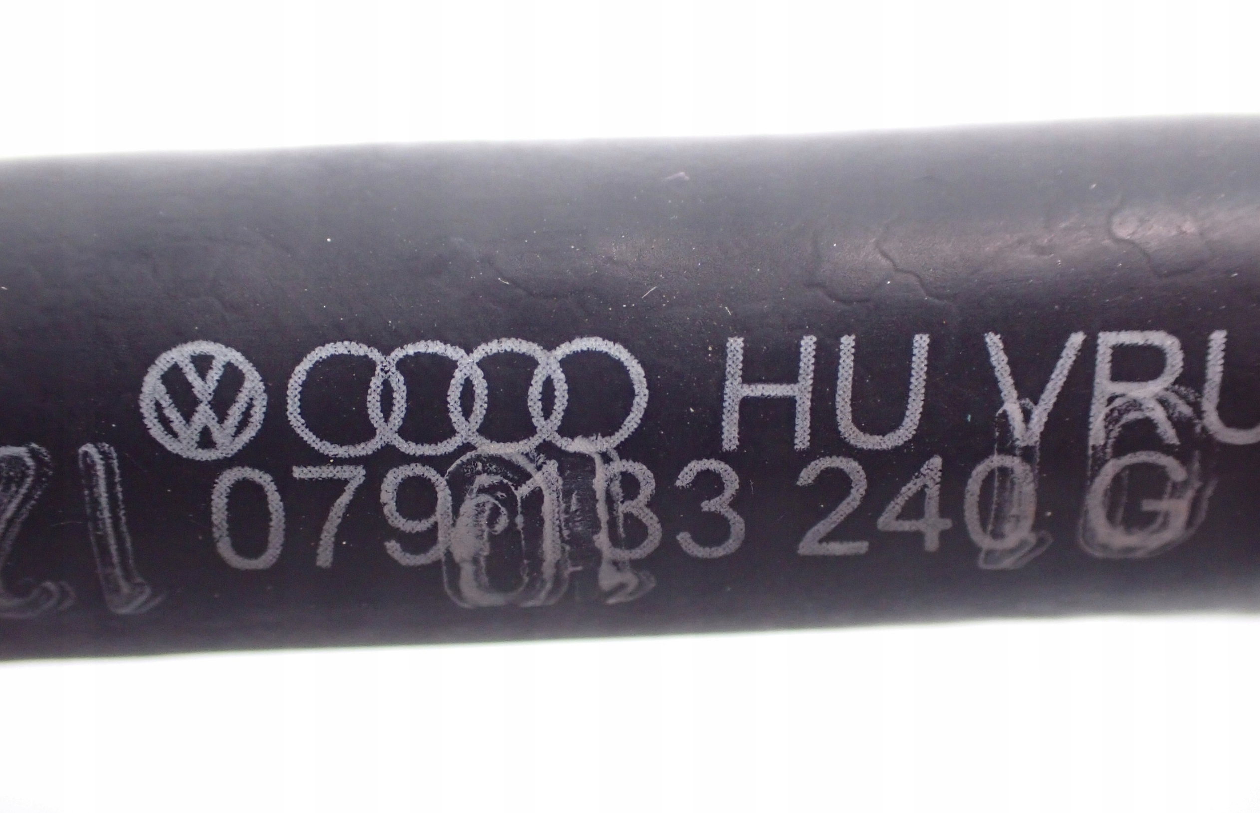 079133240G патрубок вентиляционный Audi RS4 B8 8K