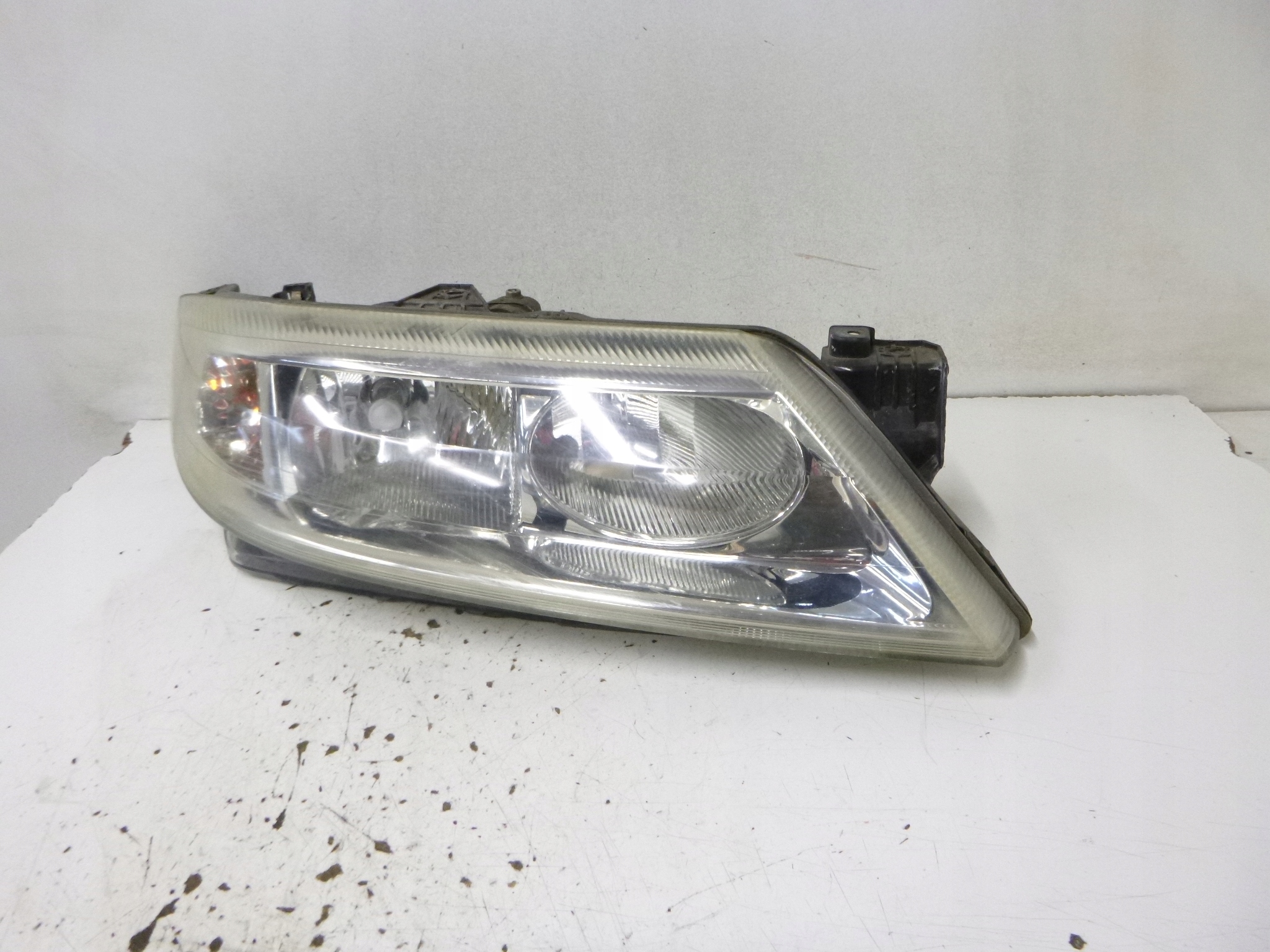 light front Renault Laguna II 2002r. 8200002847