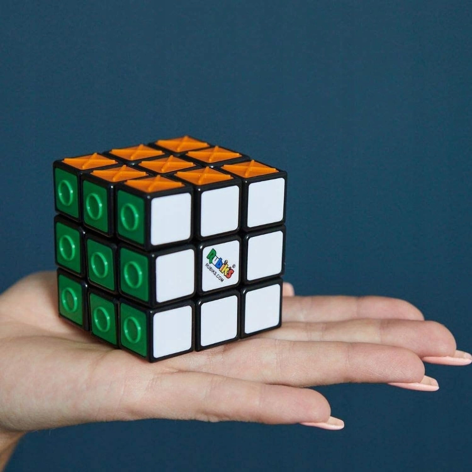 ORYGINALNA KOSTKA RUBIKA RUBIKS 3X3 KLASYCZNA kostka sensoryczna Minimalny wiek dziecka 8