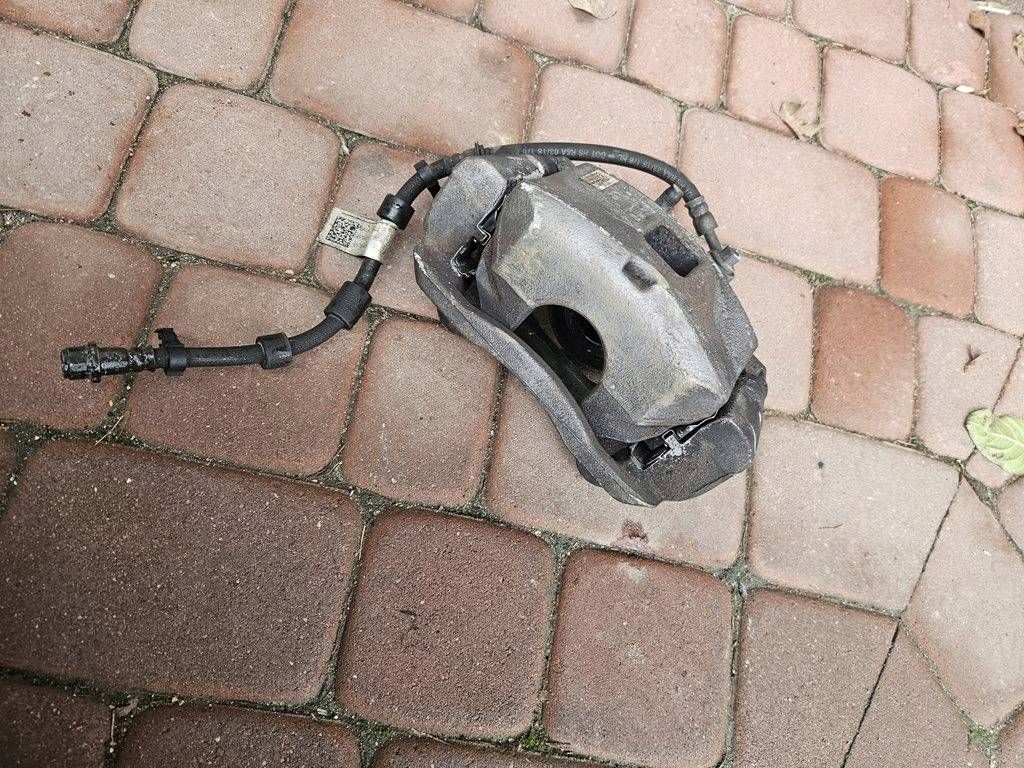caliper front front right jazmo below duze discs Opel Insignia B 84120873
