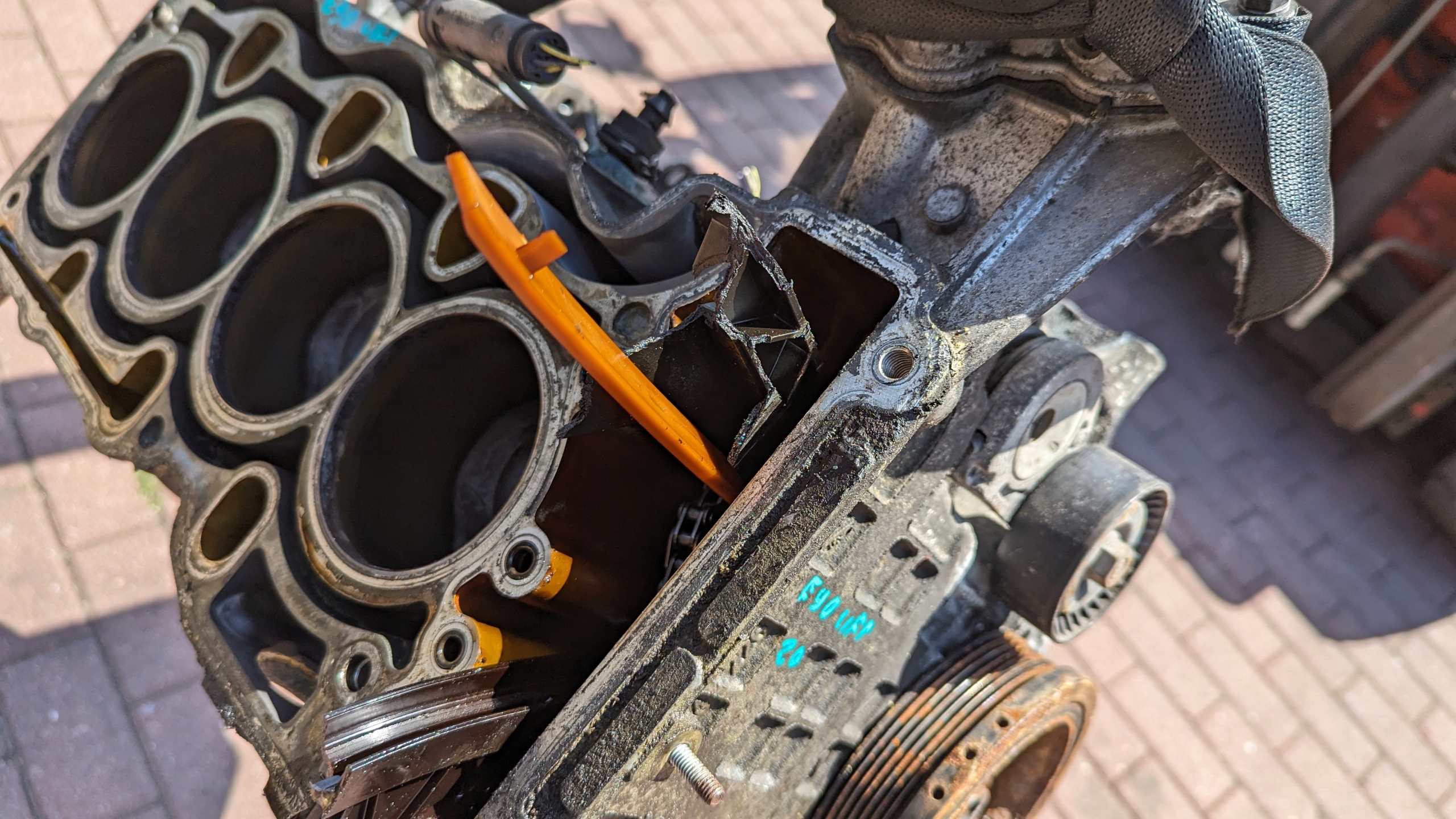 BLOK SILNIKA DÓŁ BMW E90 LIFT N43B20A Producent części BMW OE