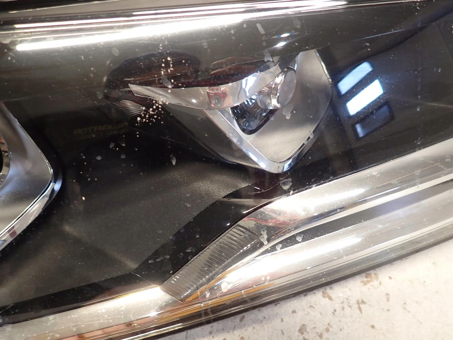 light front front right VW TOUAREG II LIFT 2014- BI-XENON 7P1941032