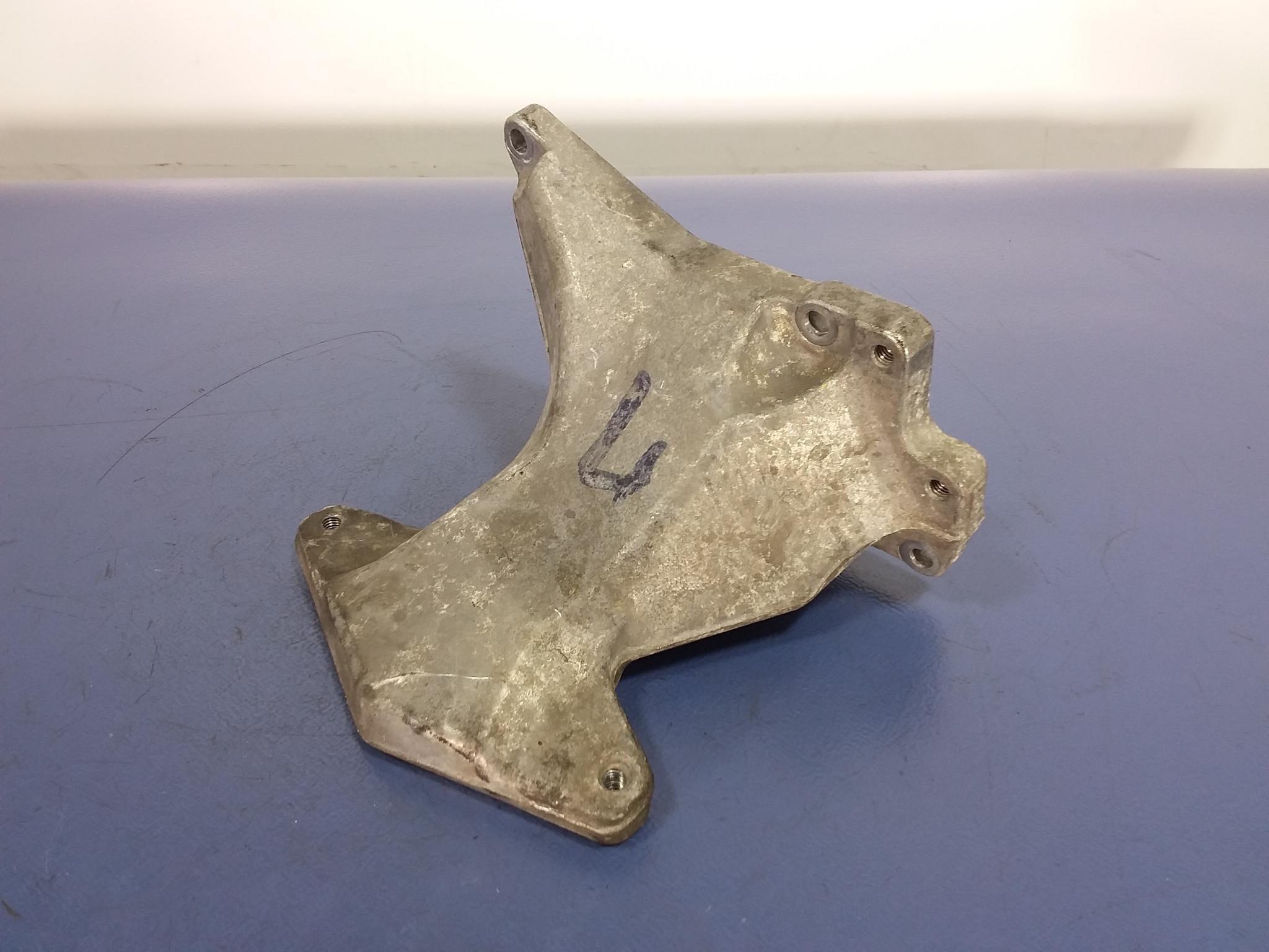 Cl65 AMG W216 6.0 ЛЕВА ЛАПА ДВИГАТЕЛЯ A2752232504