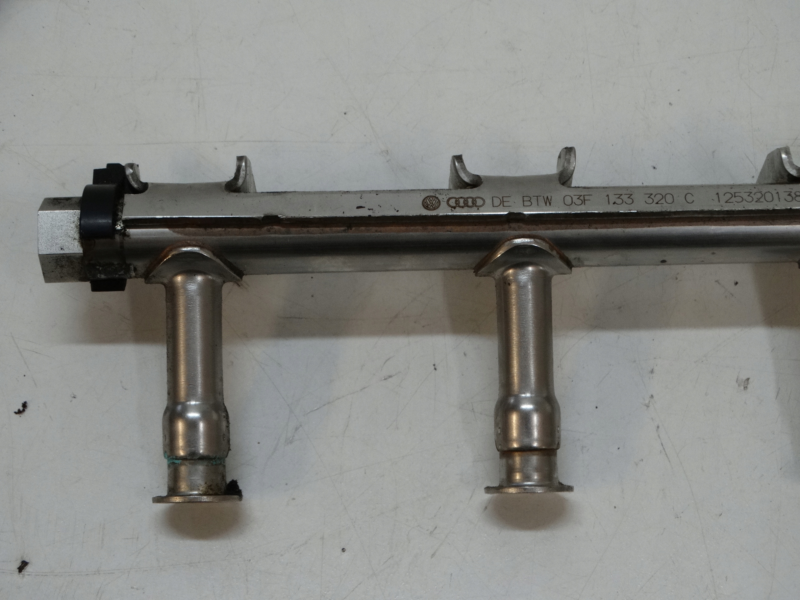 Rampe injection VW GOLF VI 1.2TSI 77KW 03F133320C