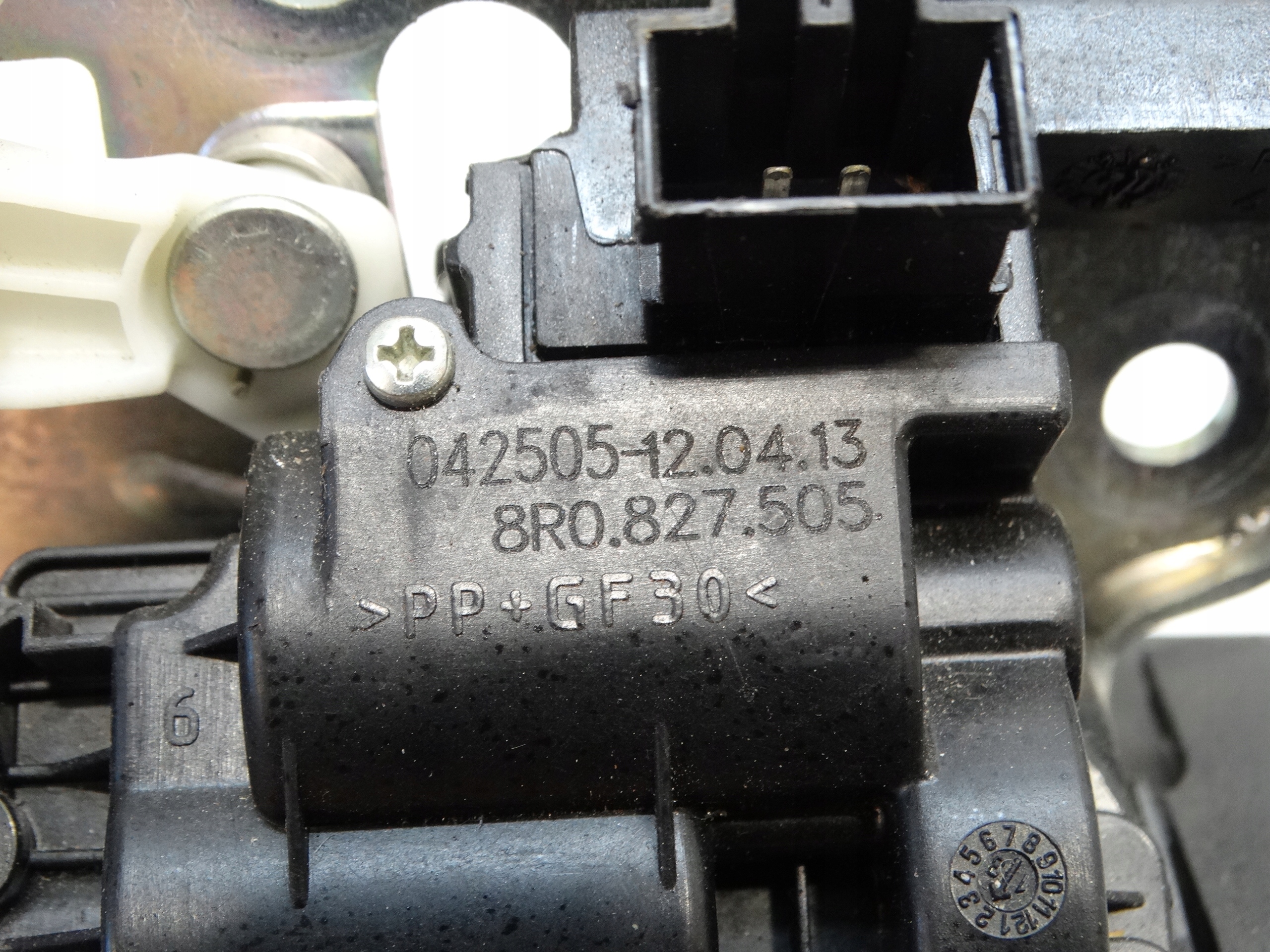 lock bonnet boot rear part AUDI A4 B8 07-15R. 8R0827505