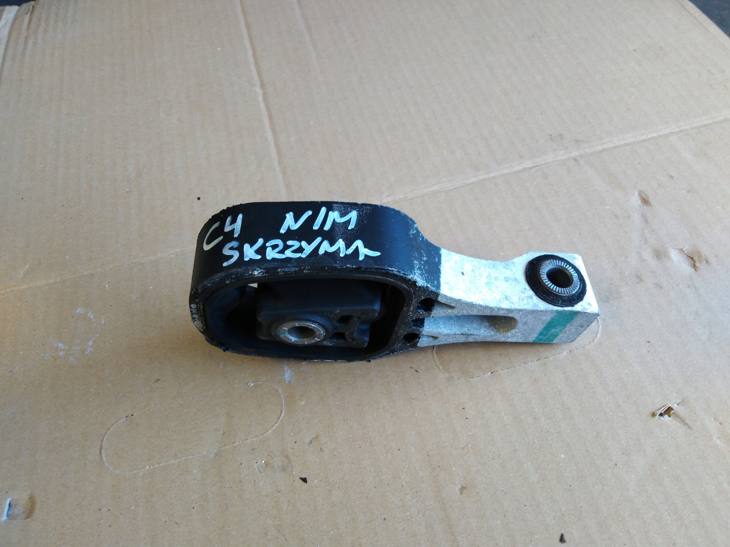 9824116780 - CITROEN C4 III 1.2 лапа подушка коробки