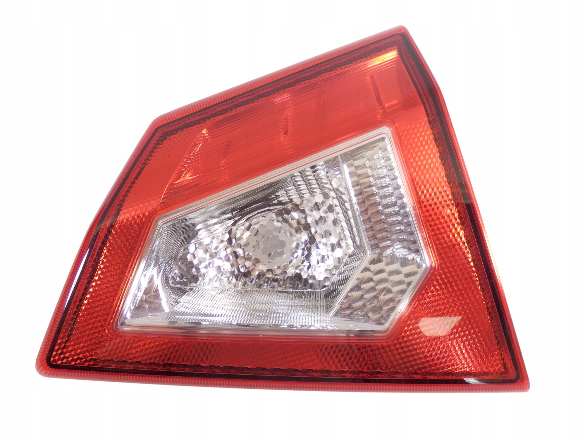 LAMPA PRAWY TYŁ W KLAPE SUZUKI VITARA II