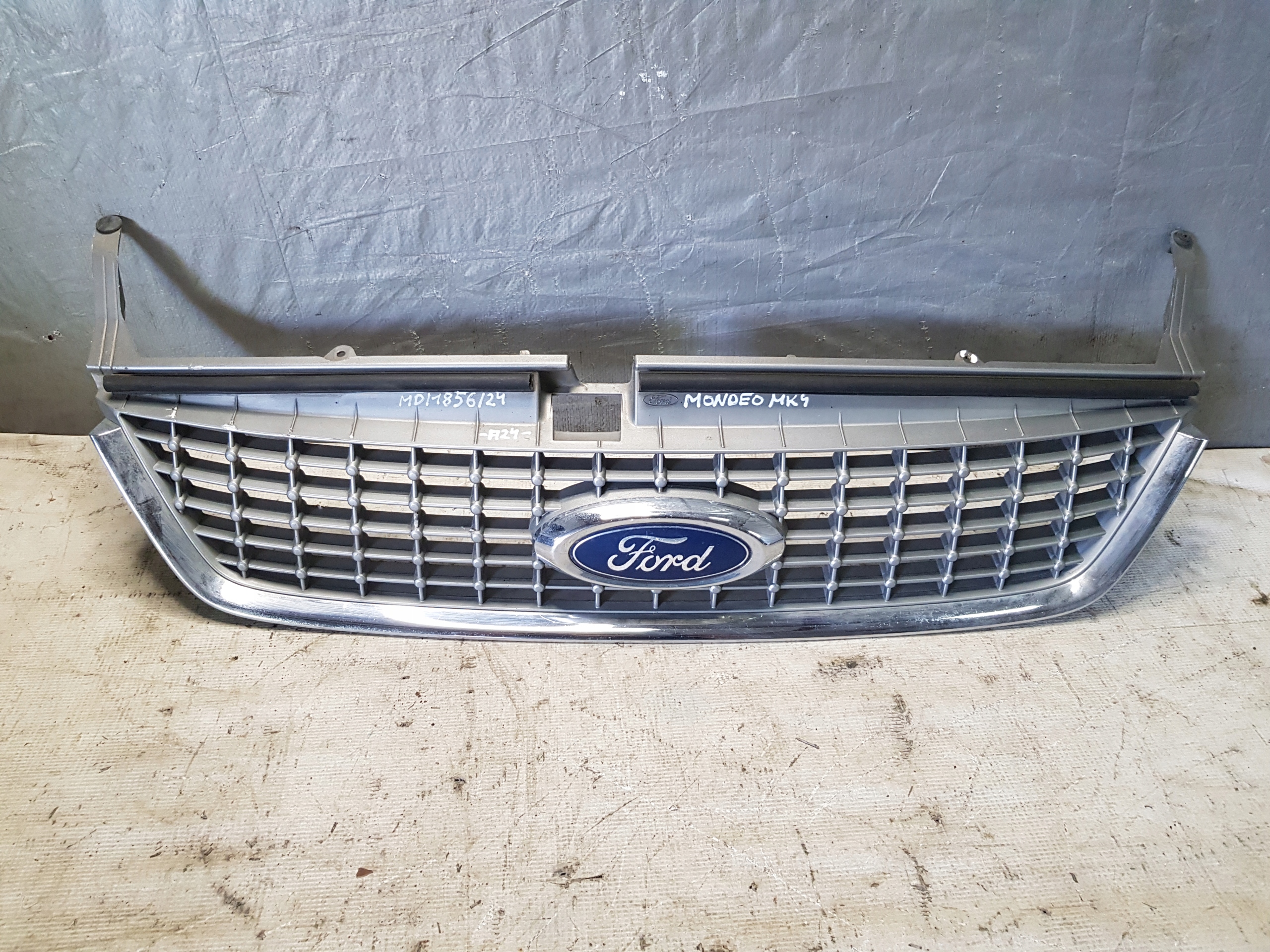 Grille FORD MONDEO MK4 7S71-8200-D