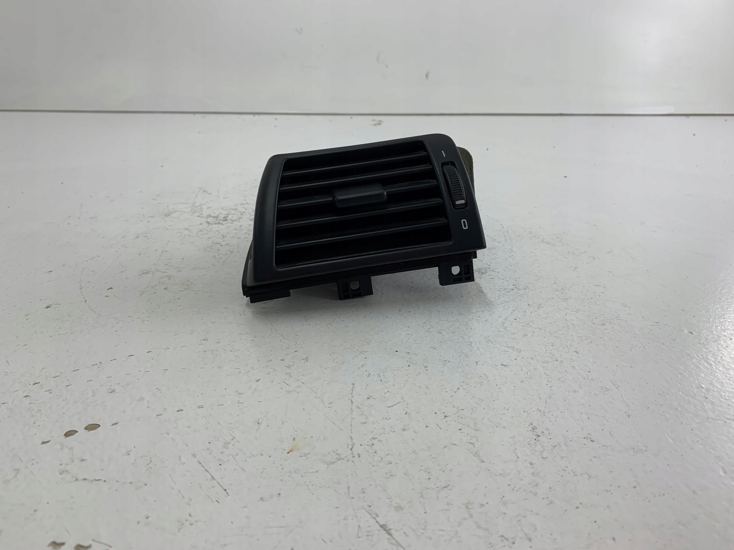 BMW E46 grid air conditioning devices left 8361897
