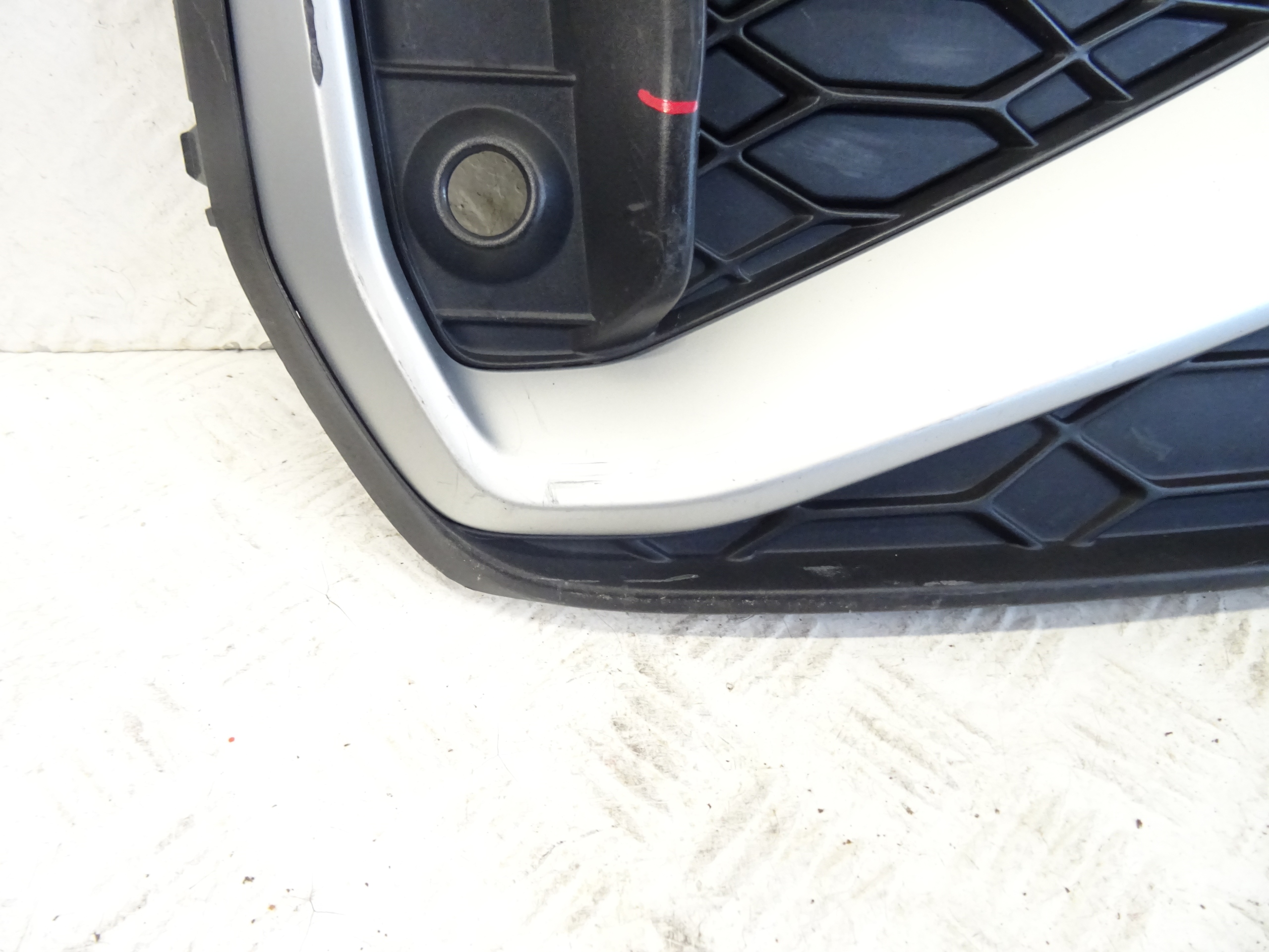 grid of a bumper front front right AUDI Q2 LIFT S-LINE 81A807682Q