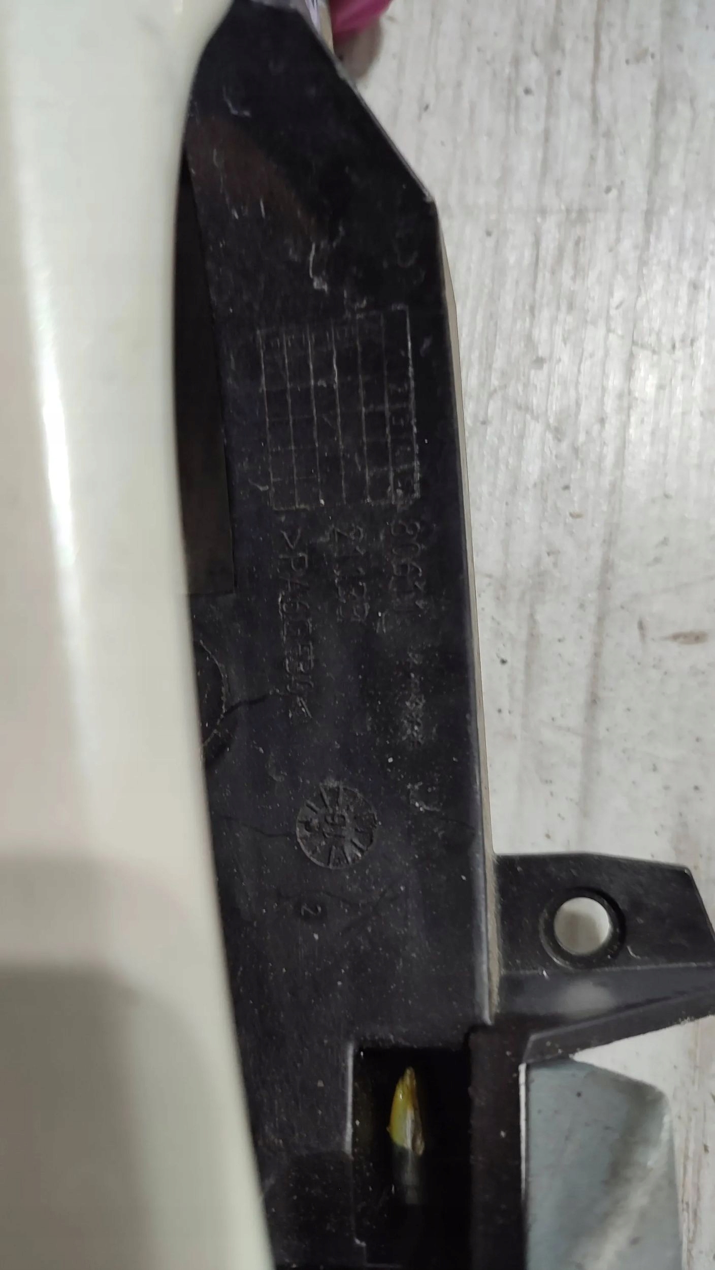 Nissan Qashqai 16r 1.5dci rear part side left handle exterior