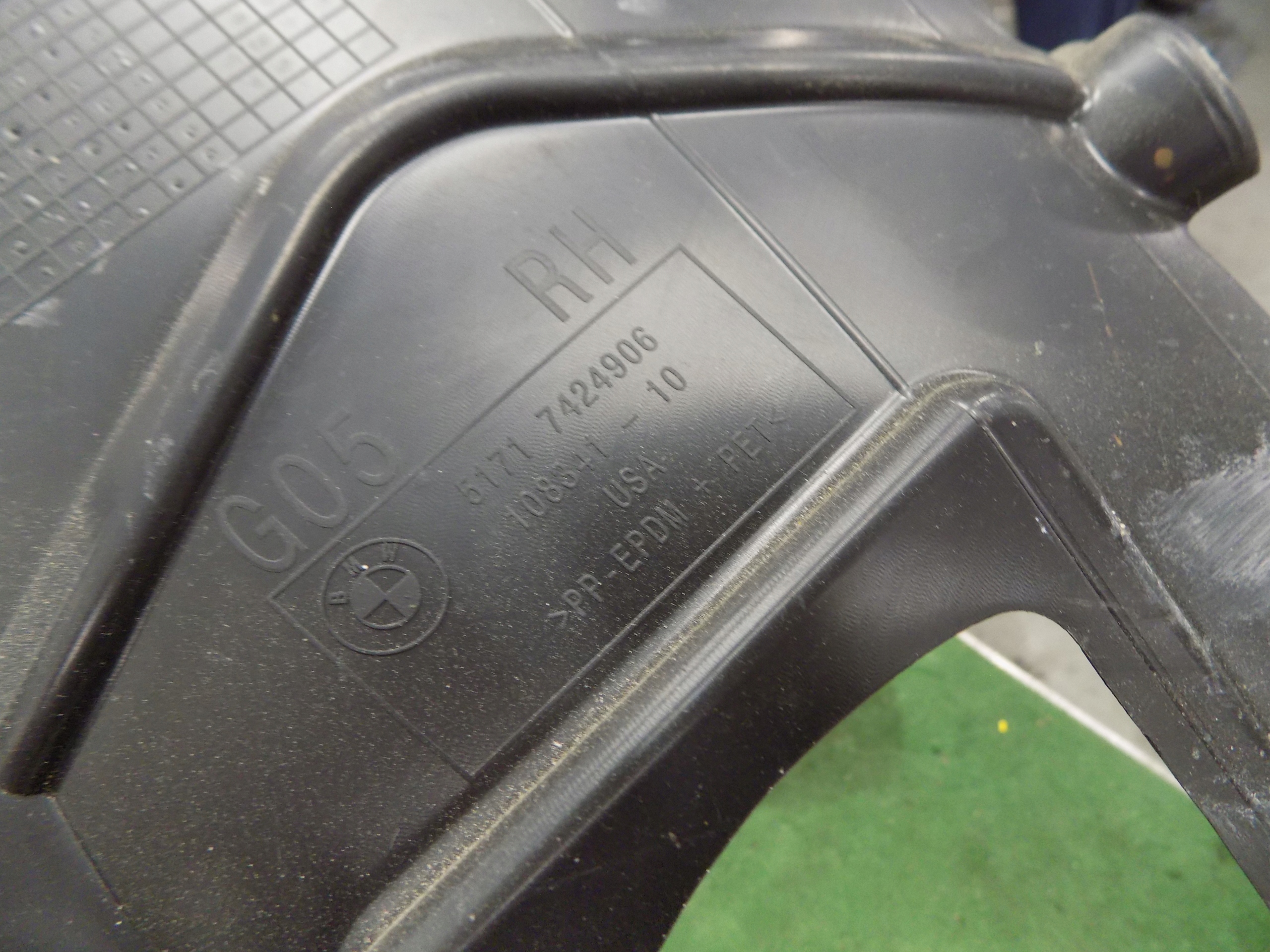 BMW X5 G05 mudguard front right 7424906 7424908