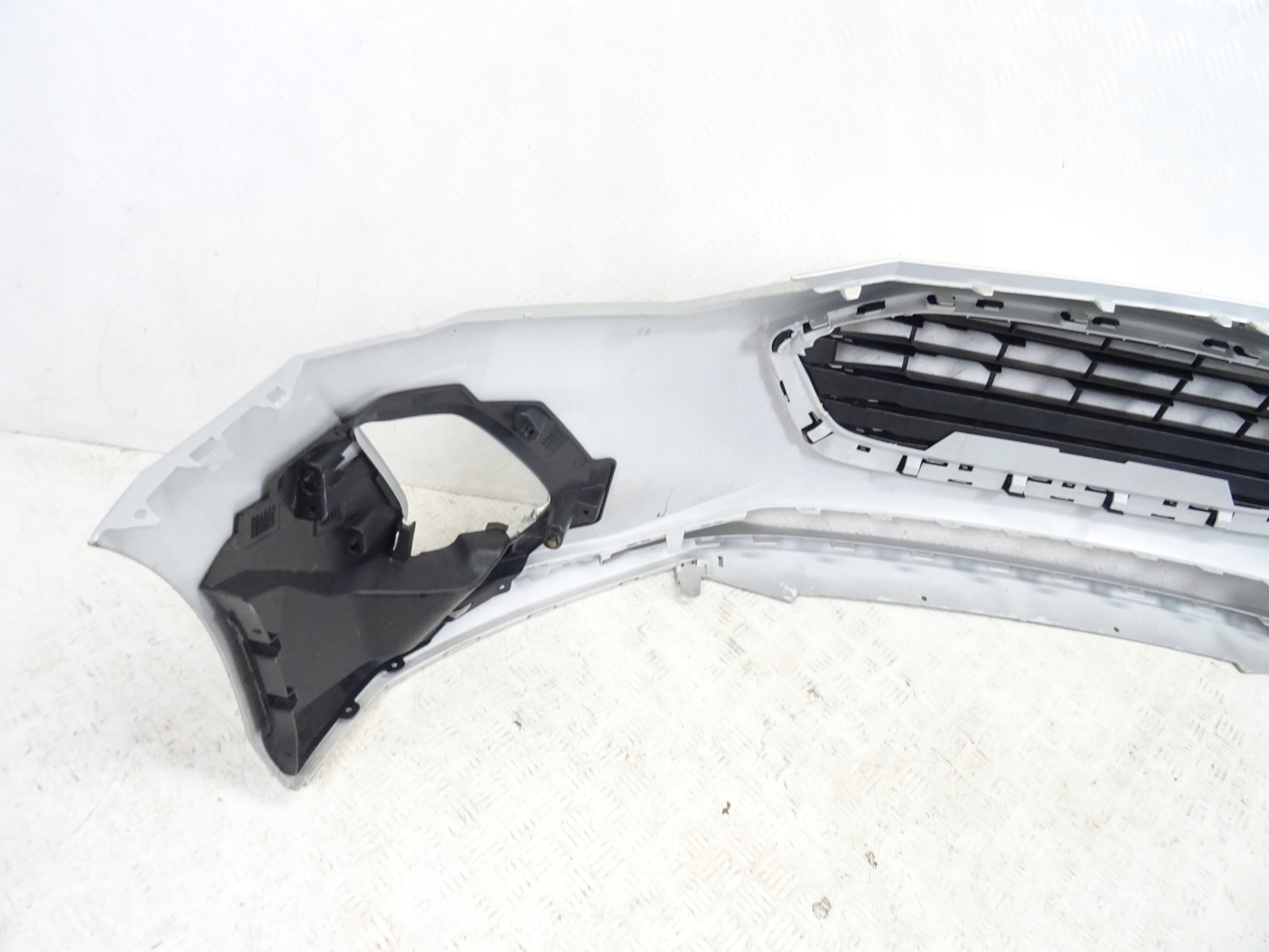 FORD FOCUS MK4 4 nárazník předek přední