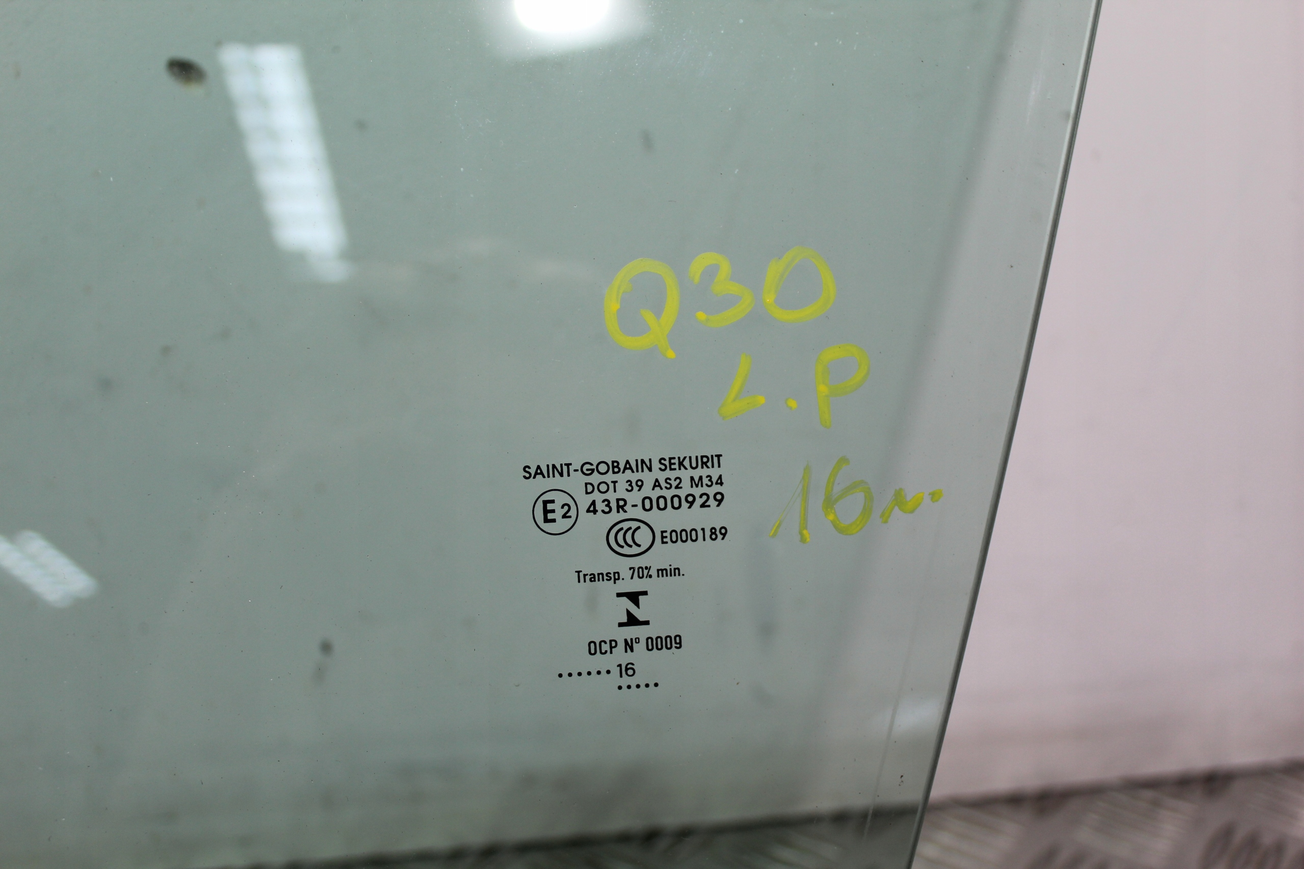 window door left front ASZ INFINITI Q30
