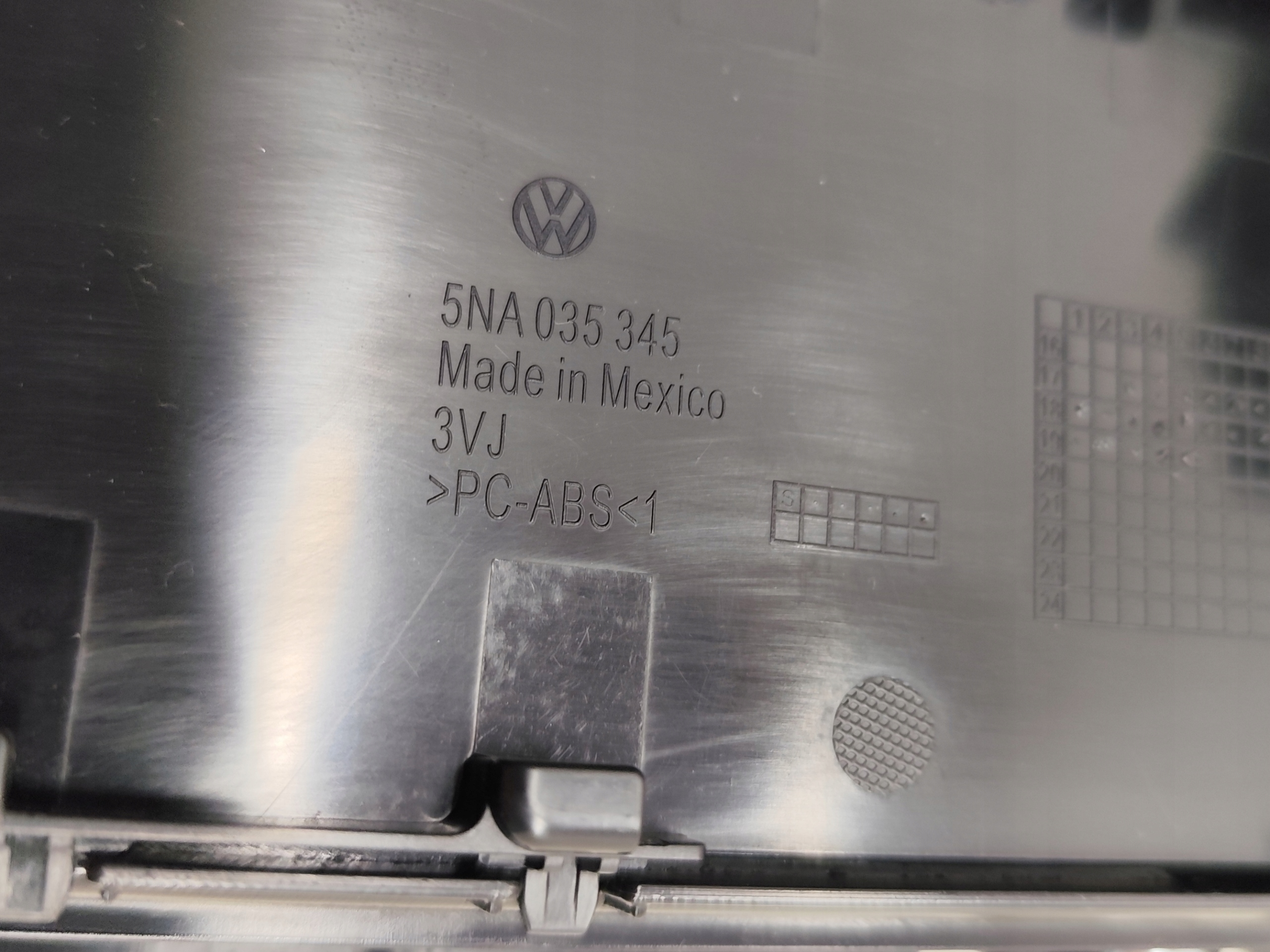 vw Tiguan II тунель середина