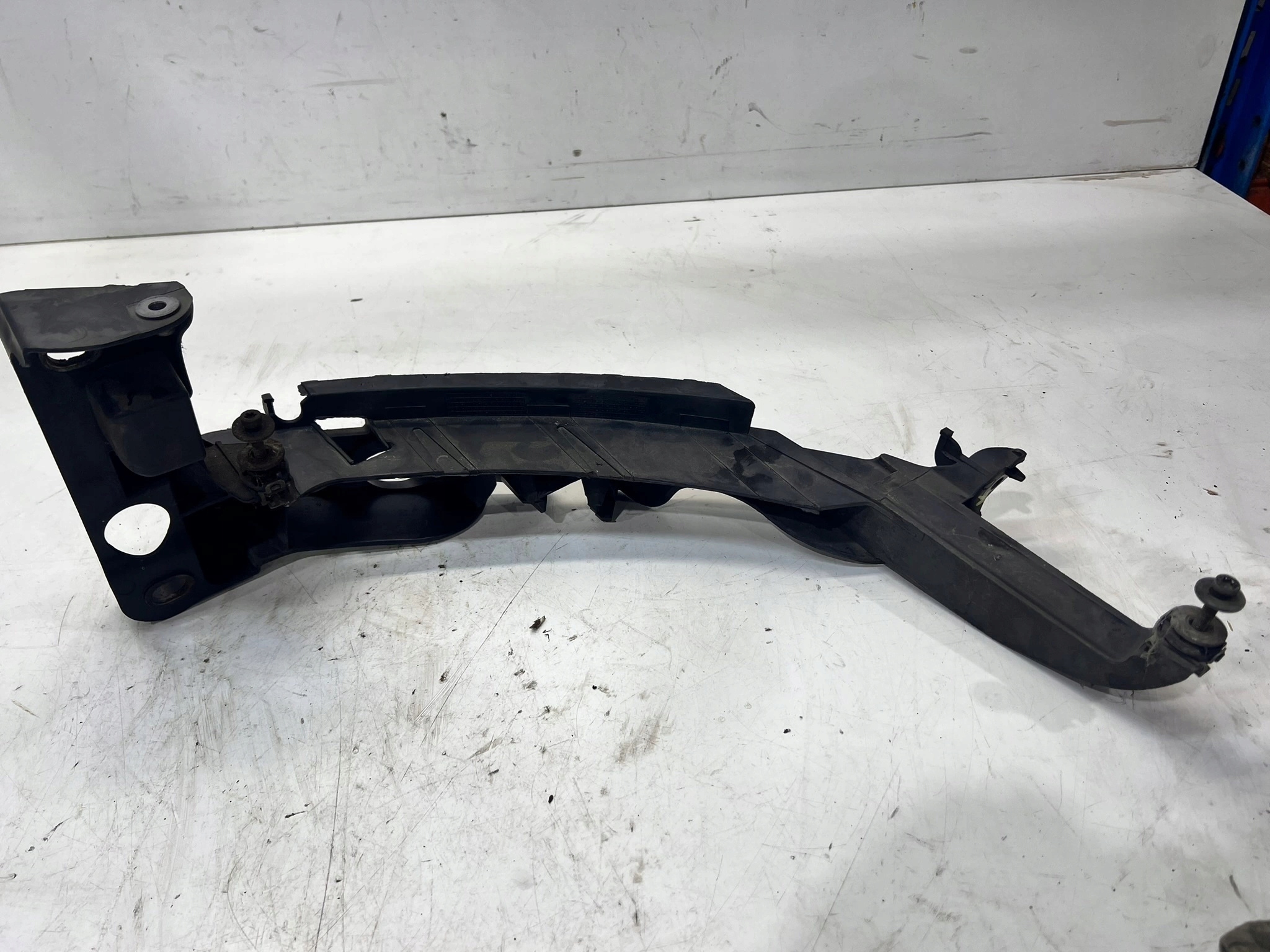support REFLEKTORA right AUDI A3 8P LIFT 8P0805608 1/25