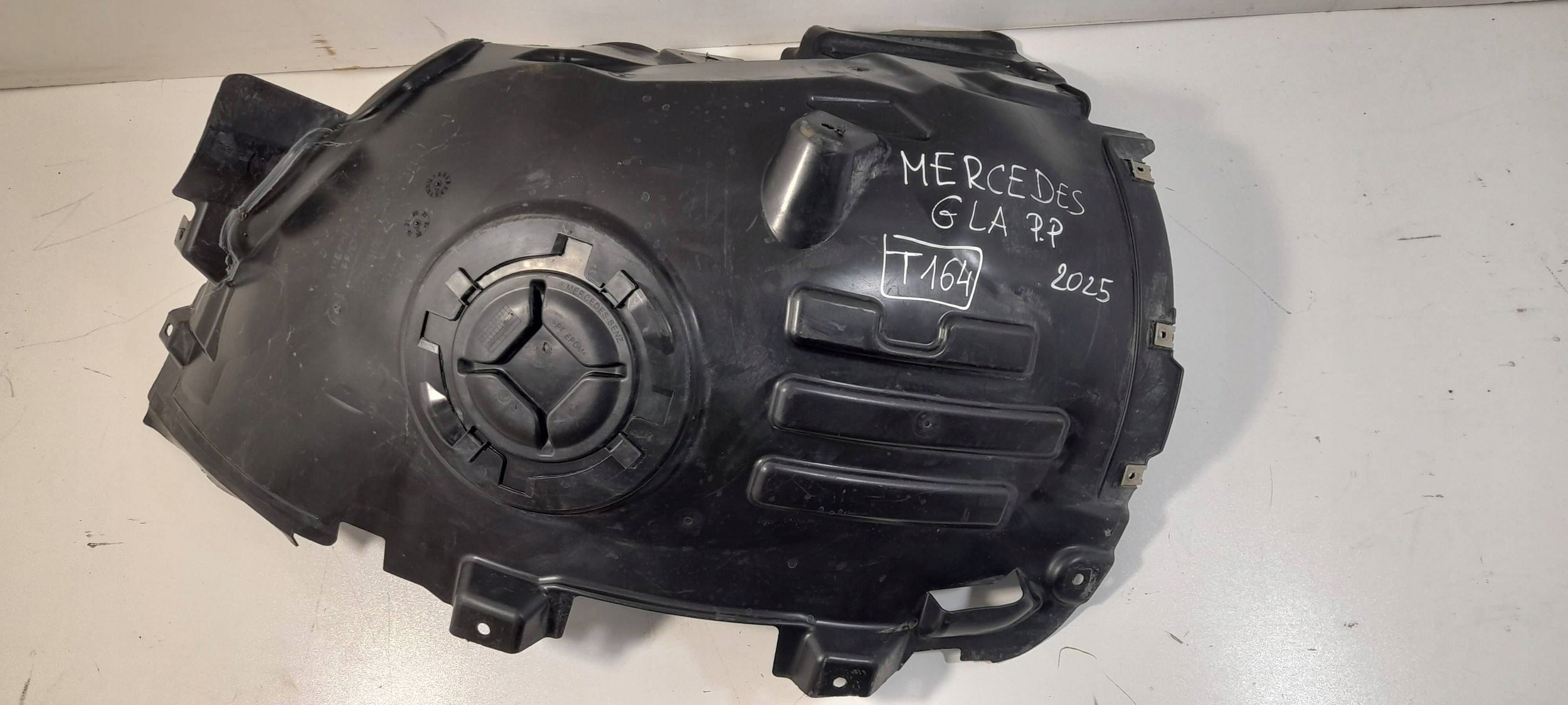 Mercedes-Benz GLA H247 mudguard front right A2478840200 (T164)