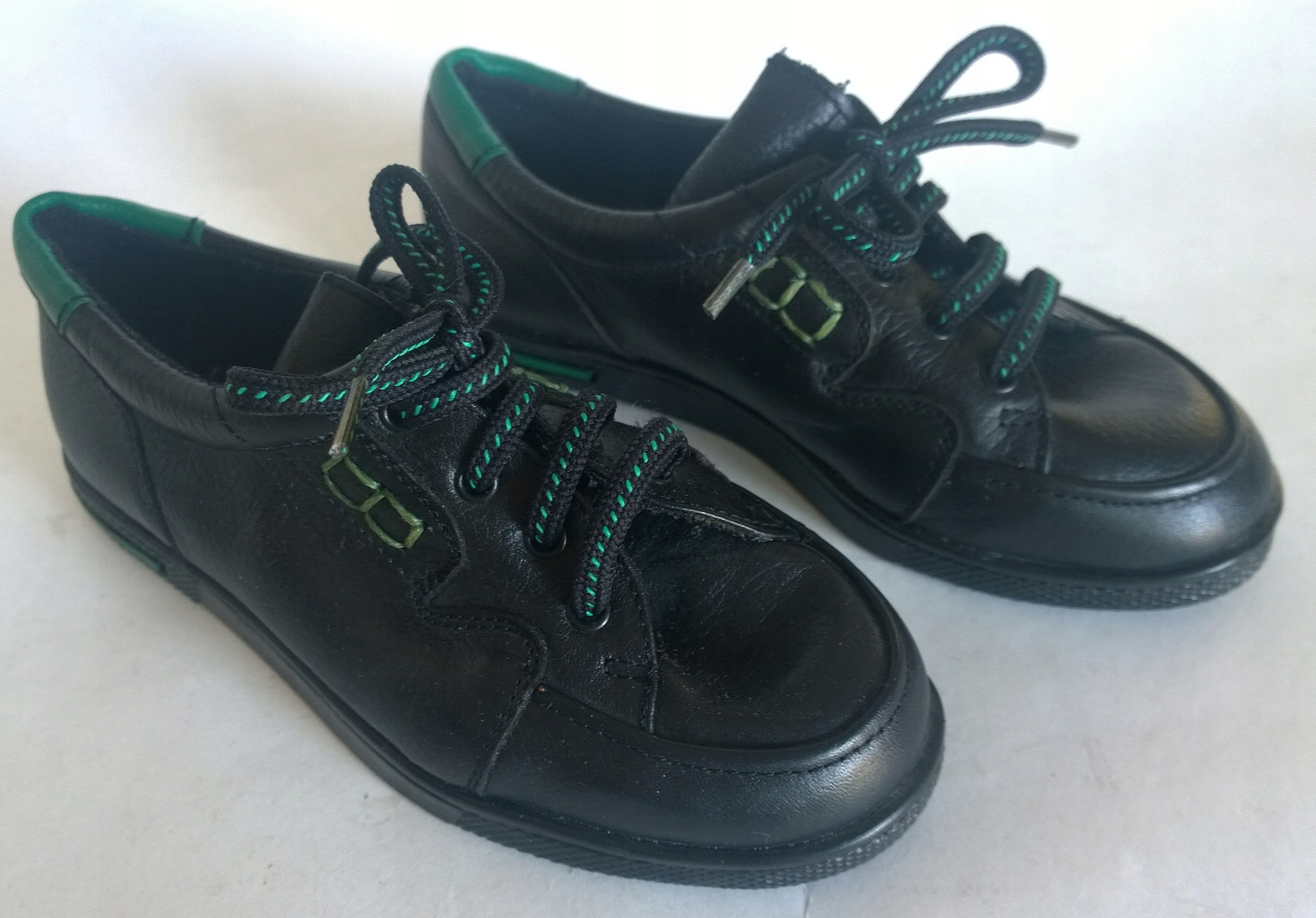 VELINTONS delikatne czarne sznurowane 10 / 28