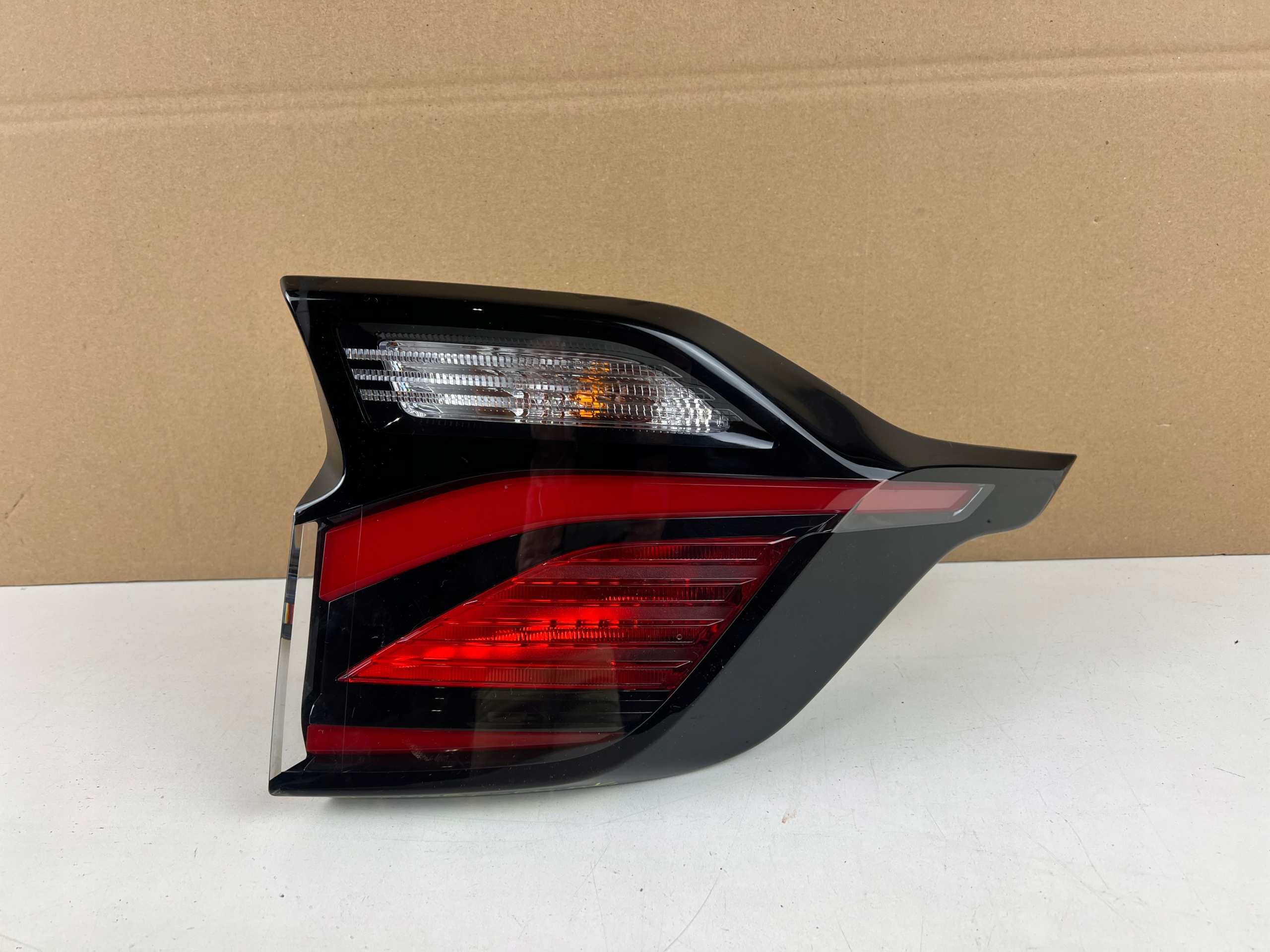 LAMPA LEWA TYLNA KIA SPORTAGE V 92401-R2000