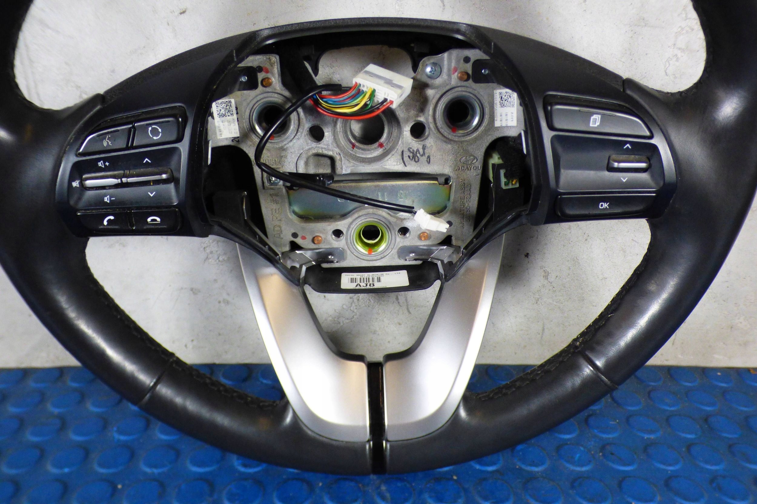 Hyundai Elantra VI steering wheel, leather 56110F2FH0