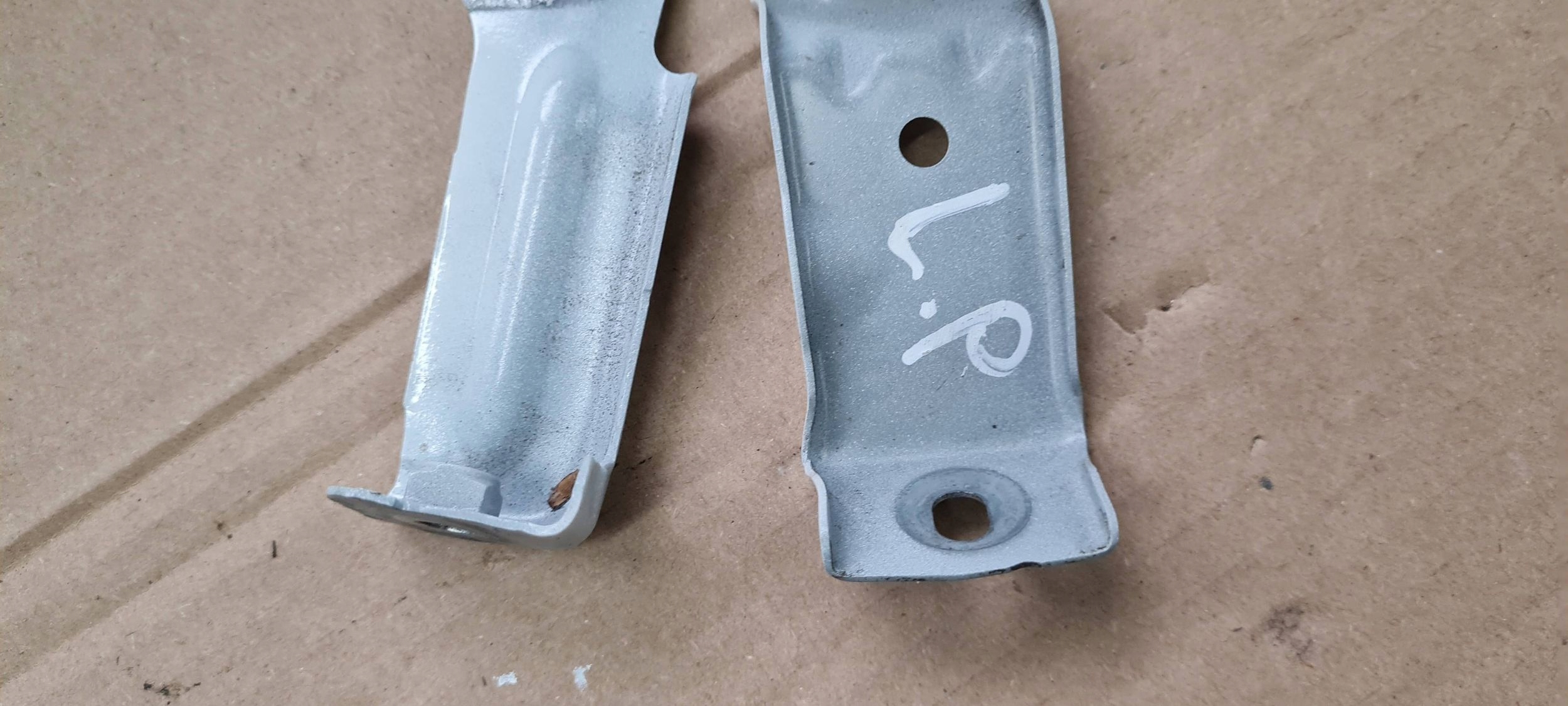 Q5 80A bracket holder BLORNIKA left front LY9C 80A821471