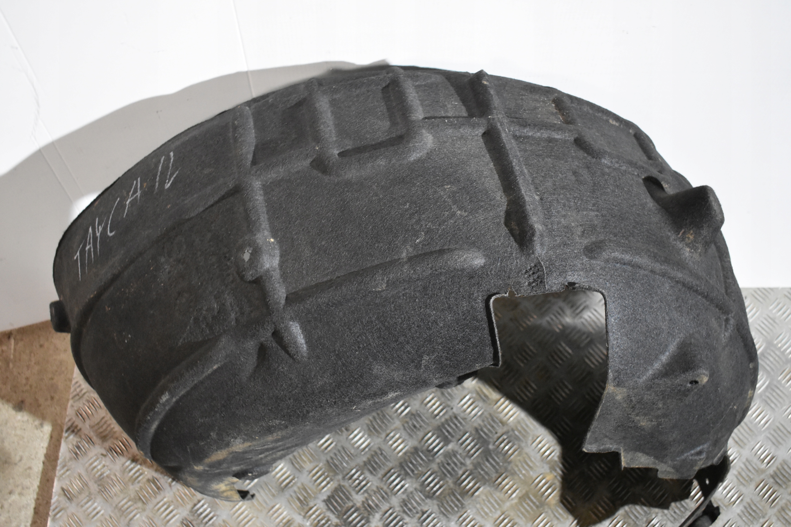 IDEALNE mudguard rear. right PORSCHE TAYCAN 1
