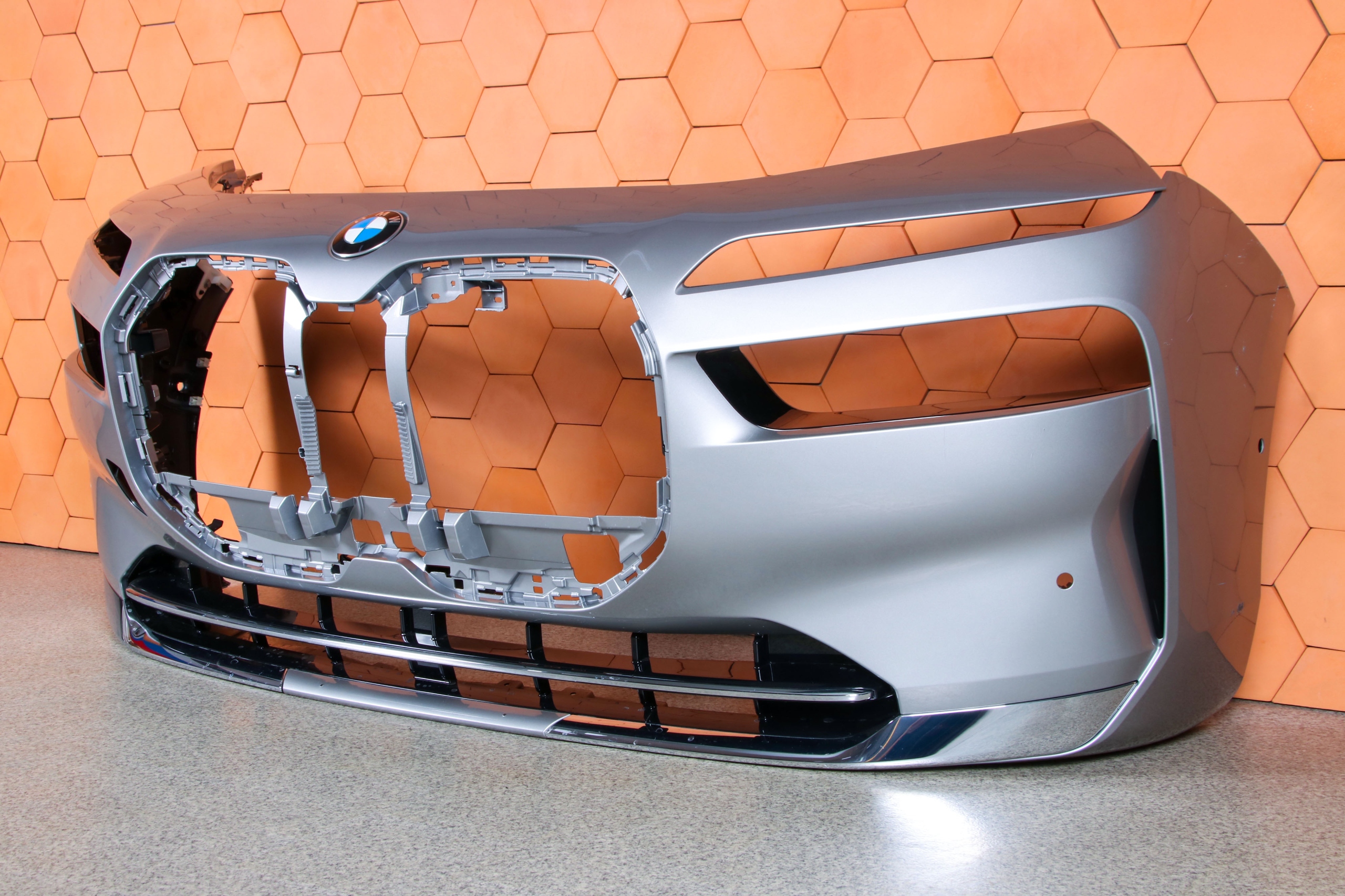 BMW 7 G70 i7 nárazník předek přední barva C67