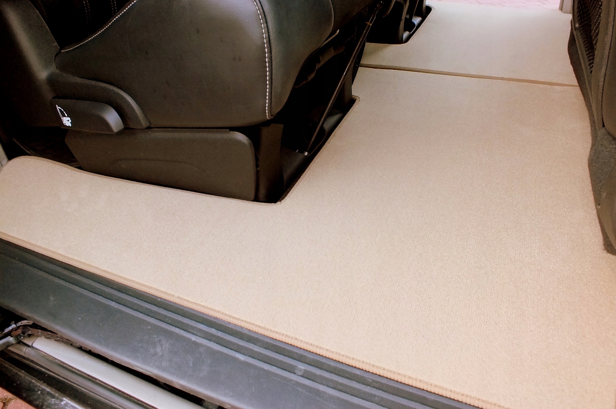 Chrysler Town Country 07 16 dywaniki welur bez Color beige