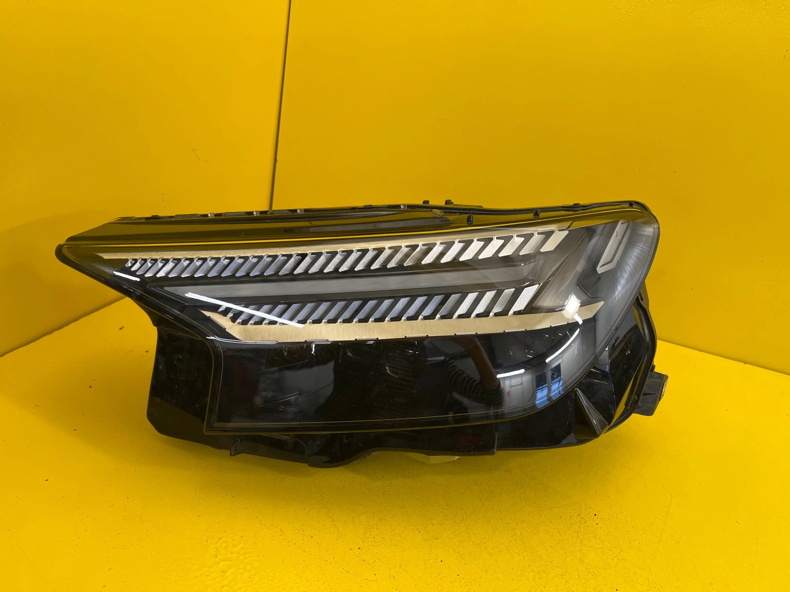 Licht links Audi Q4 E-TRON 89A FULL LED MATRIX 18
