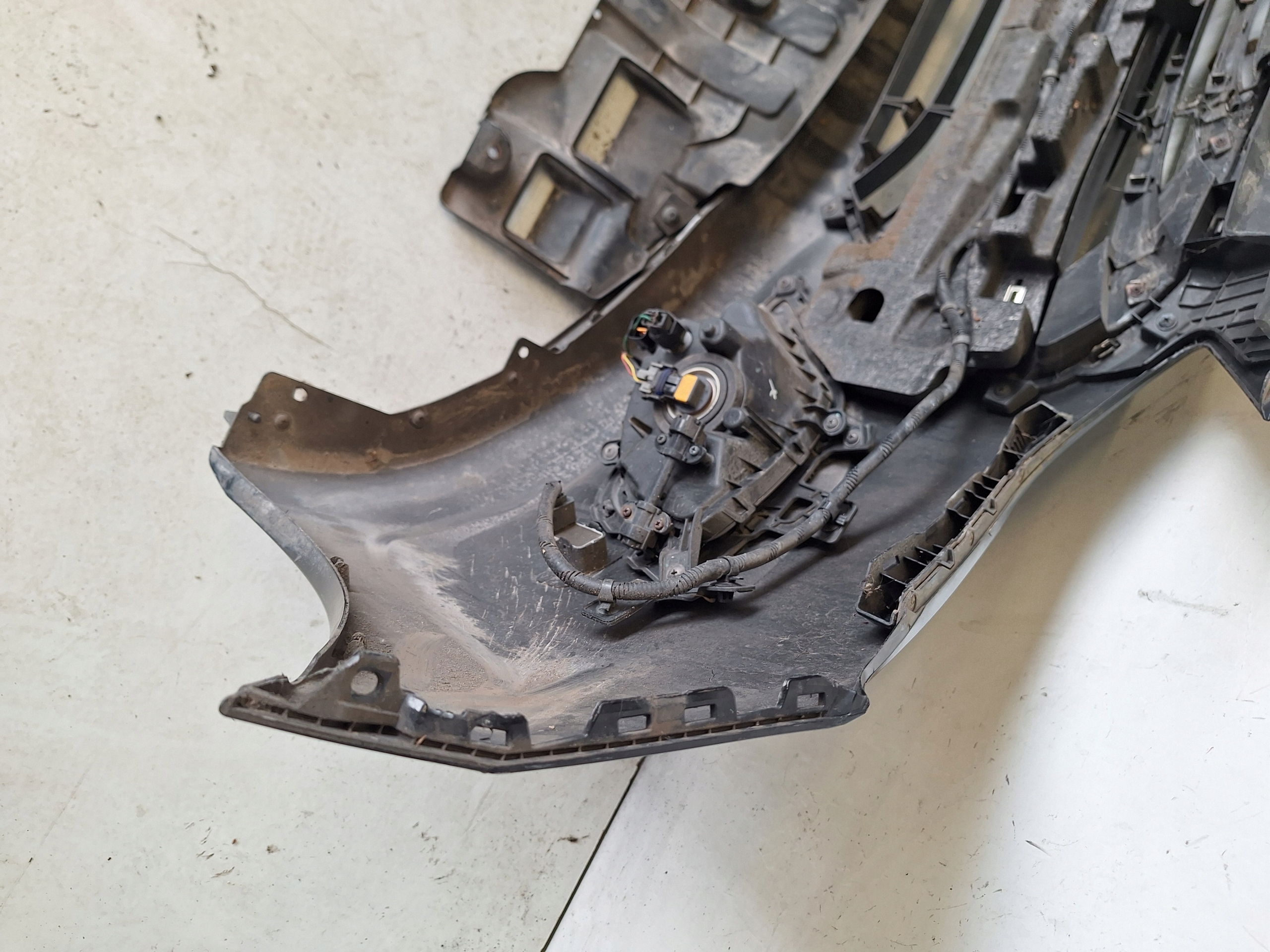 HYUNDAI I30 II 12-15 bumper + LED + PDC