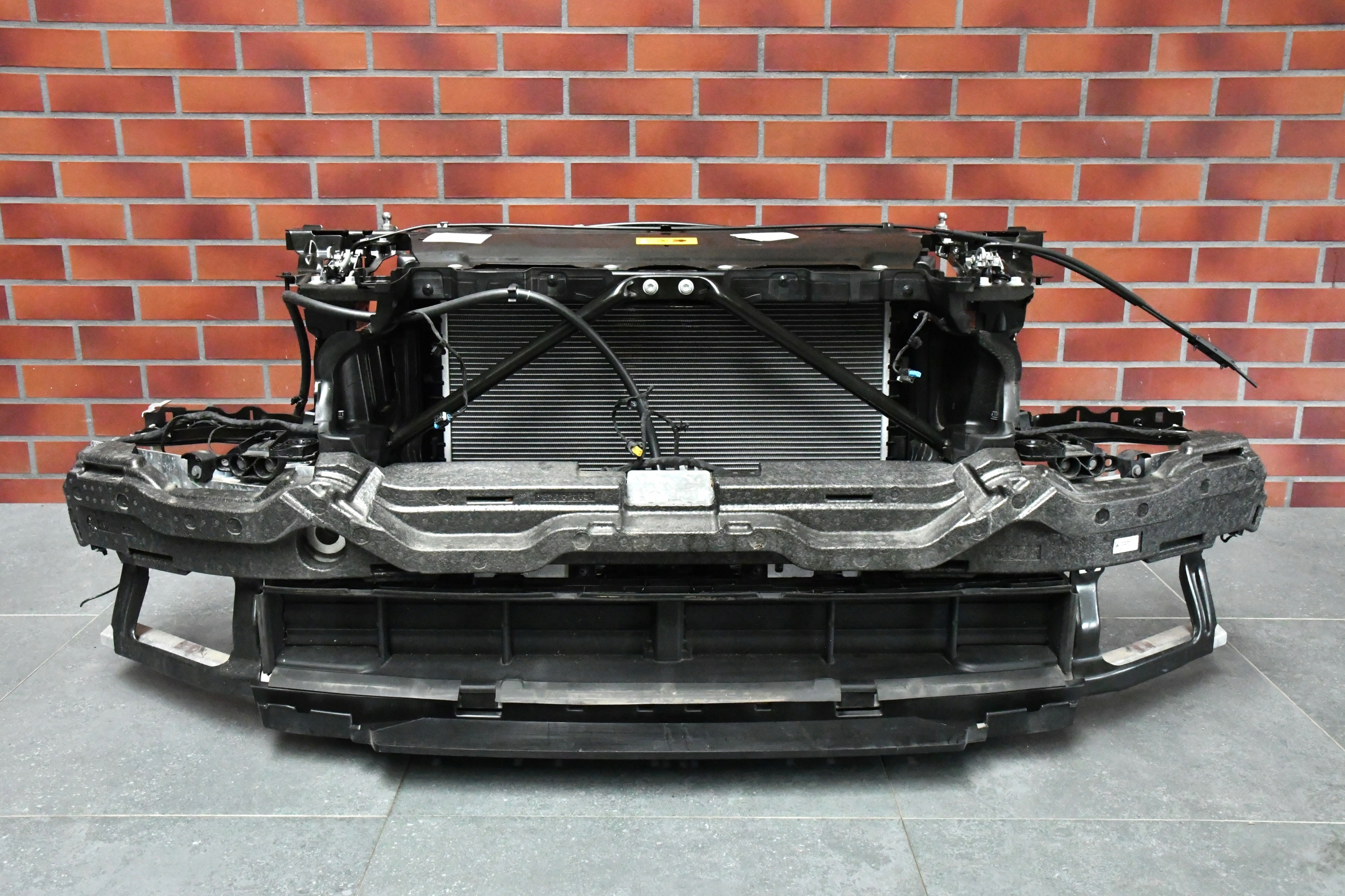 front panel, wall radiator bumper lights LED BMW i5 M60 m-packet DEMONTAZ
