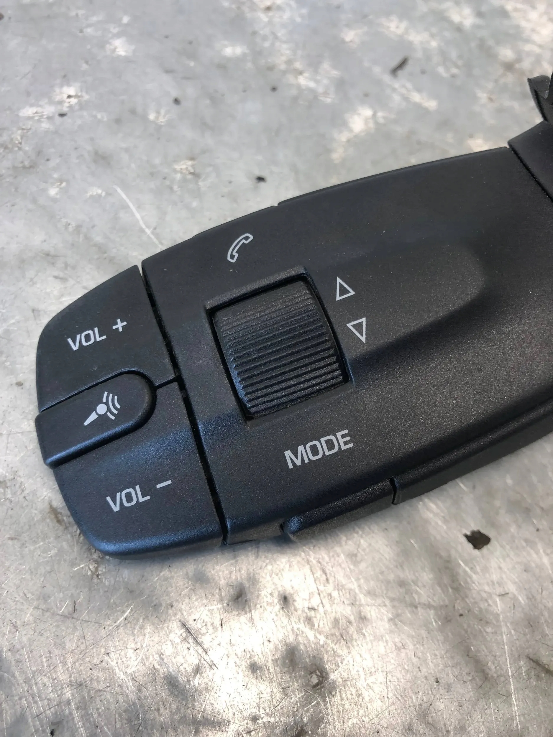 PRZYCISKI MULTIFUNKCYJNE SEAT IBIZA IV 5J0959849