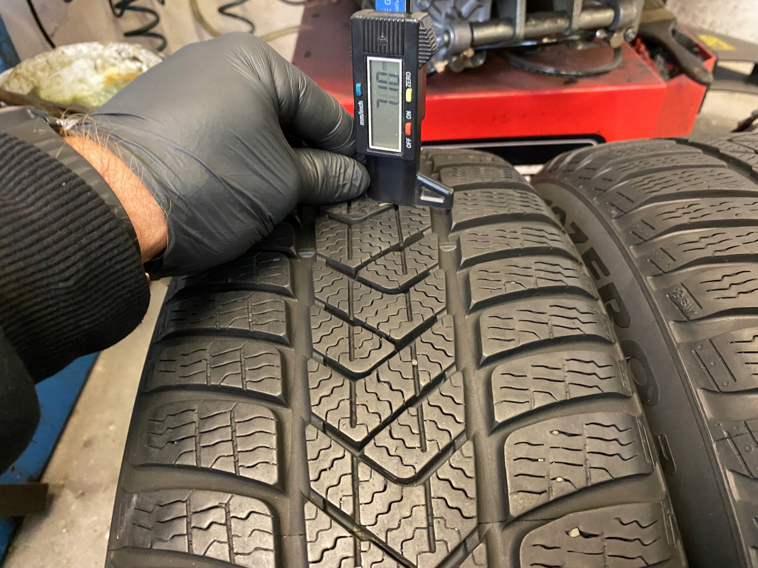 2 tyres winter 205/60R16 Pirelli SOTTOZERO 3 7mm