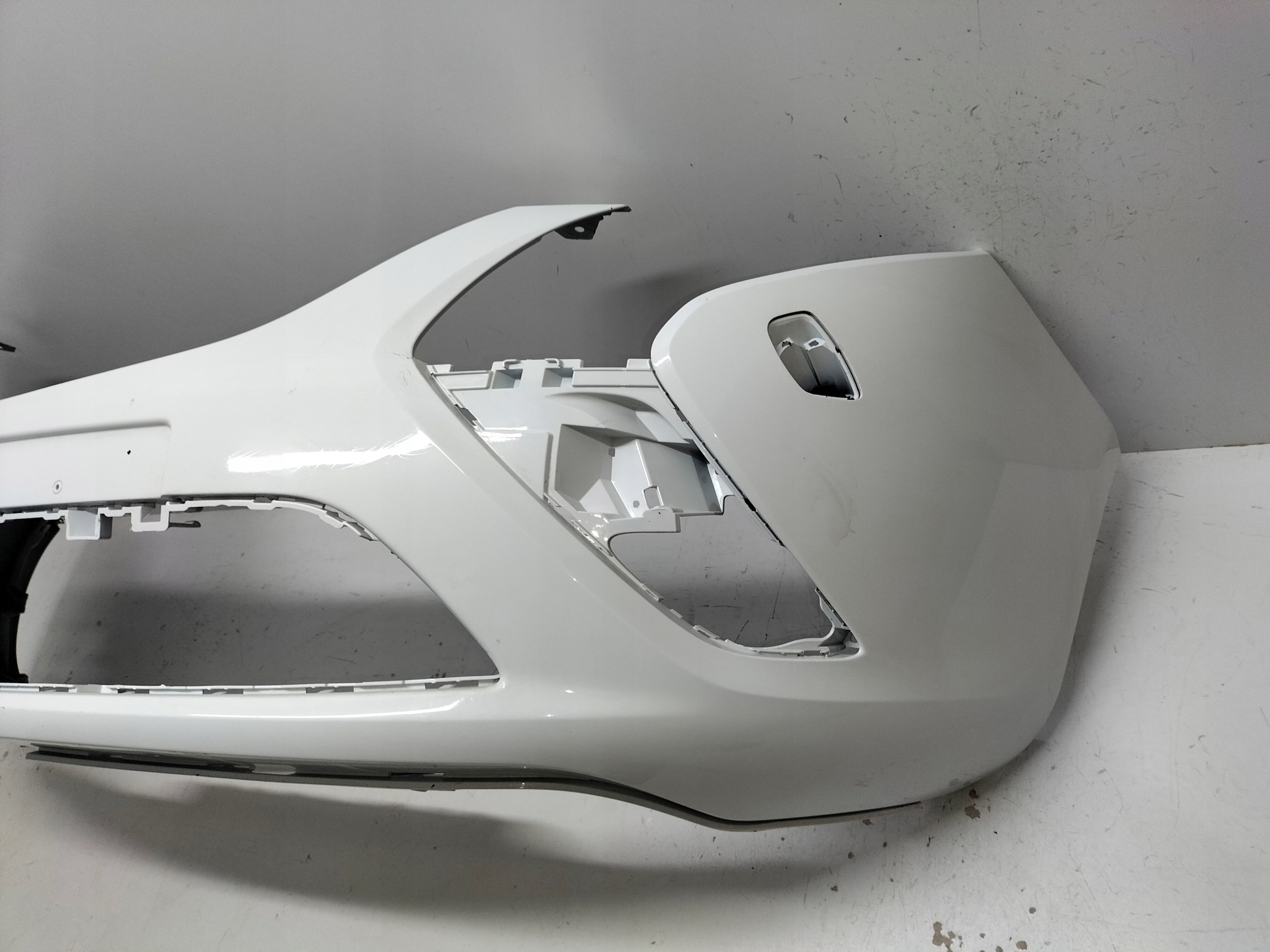 nárazník přední předek OPEL ZAFIRA C 11-16
