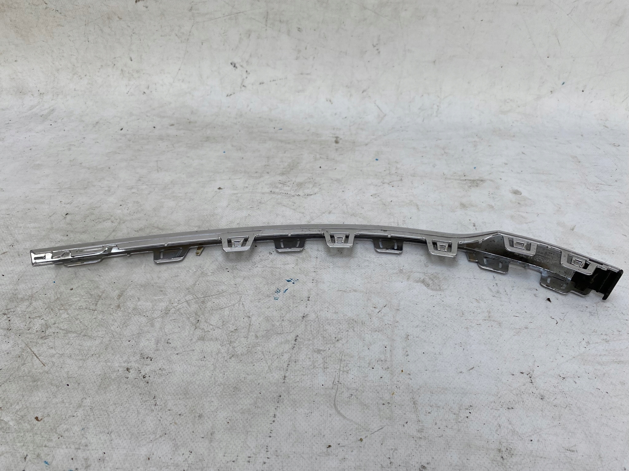 VW PASSAT B8 14- lišta nárazníku předek pravá CHROM 3G0853254