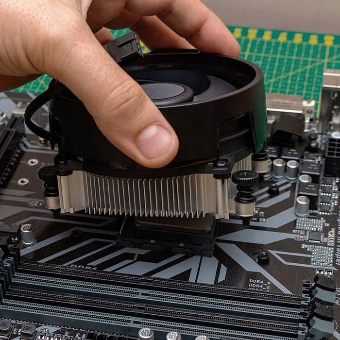 Radiator uniwersalny 2520 wytłaczany żeberkowy aluminium +miedziana płytka Informacje o bezpieczeństwie CE