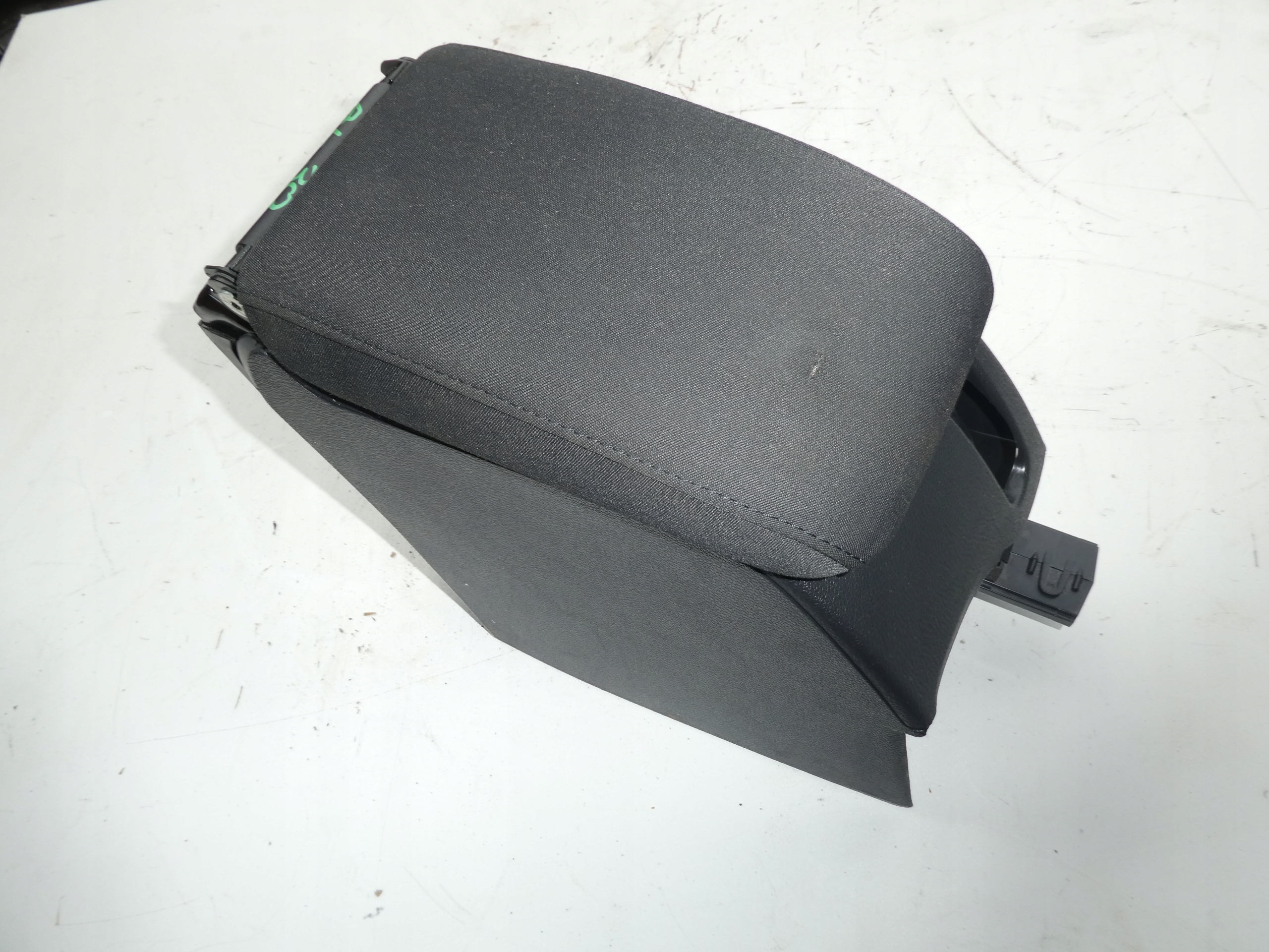 VW VOLKSWAGEN GOLF 6 VI armrest 1K5864251C