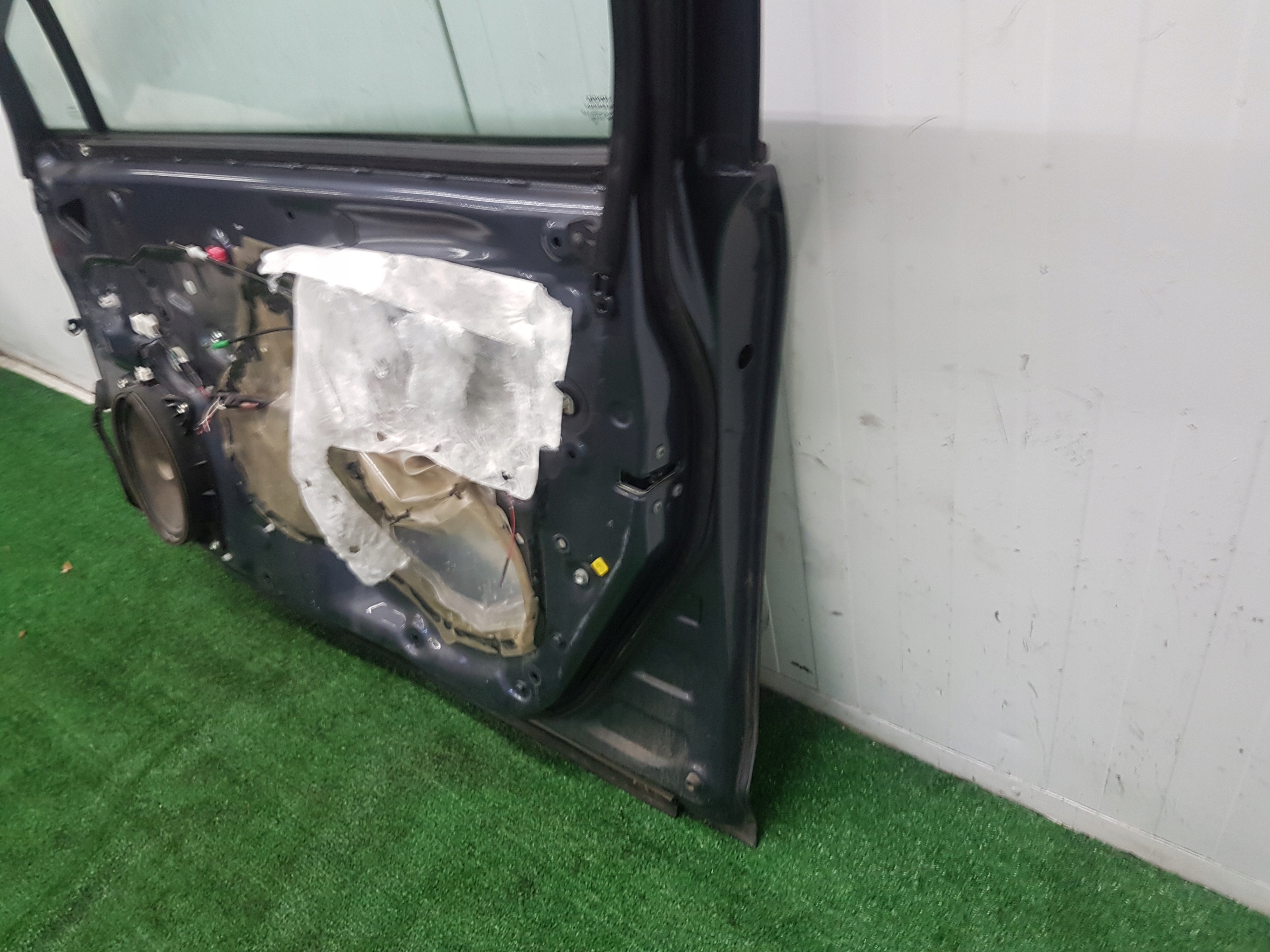 door right front TOYOTA AVENSIS T27