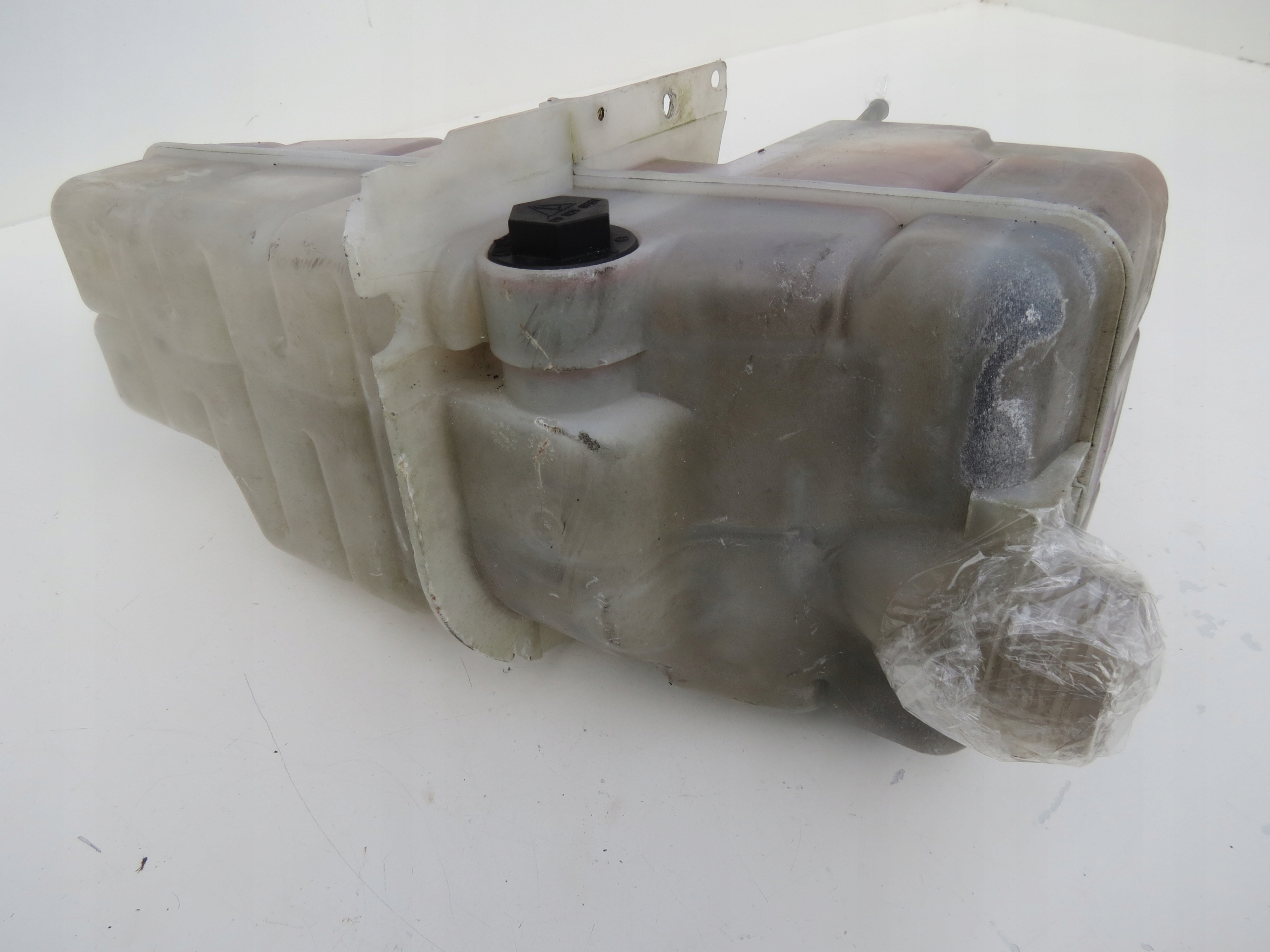 Réservoir eau SCANIA 124 420R 1882239