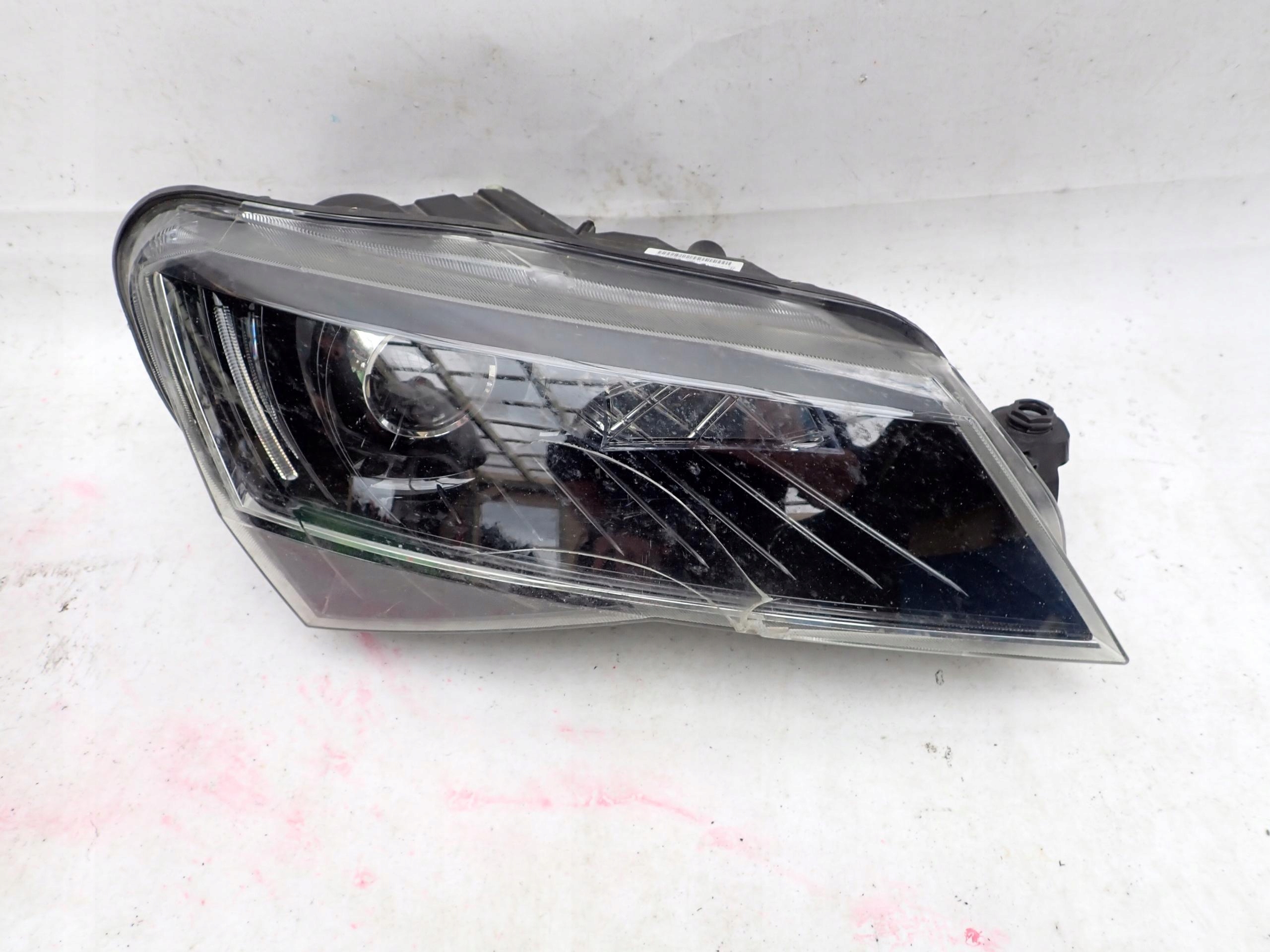 SKODA SUPERB III 3 LIFT 19- light front front right 3V1941016