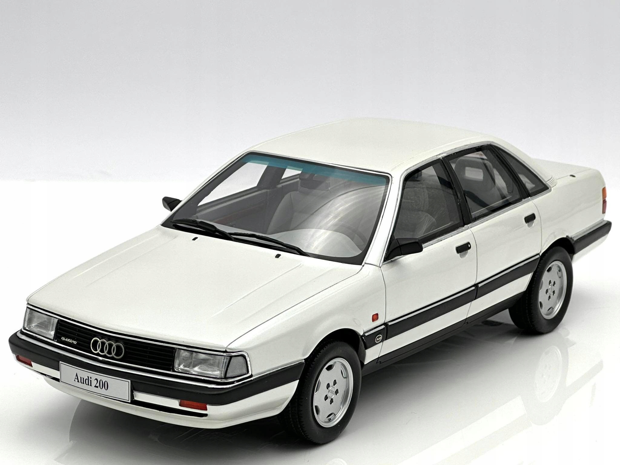 

Audi 200 Quattro 20V 1989 Otto mobile 1:18