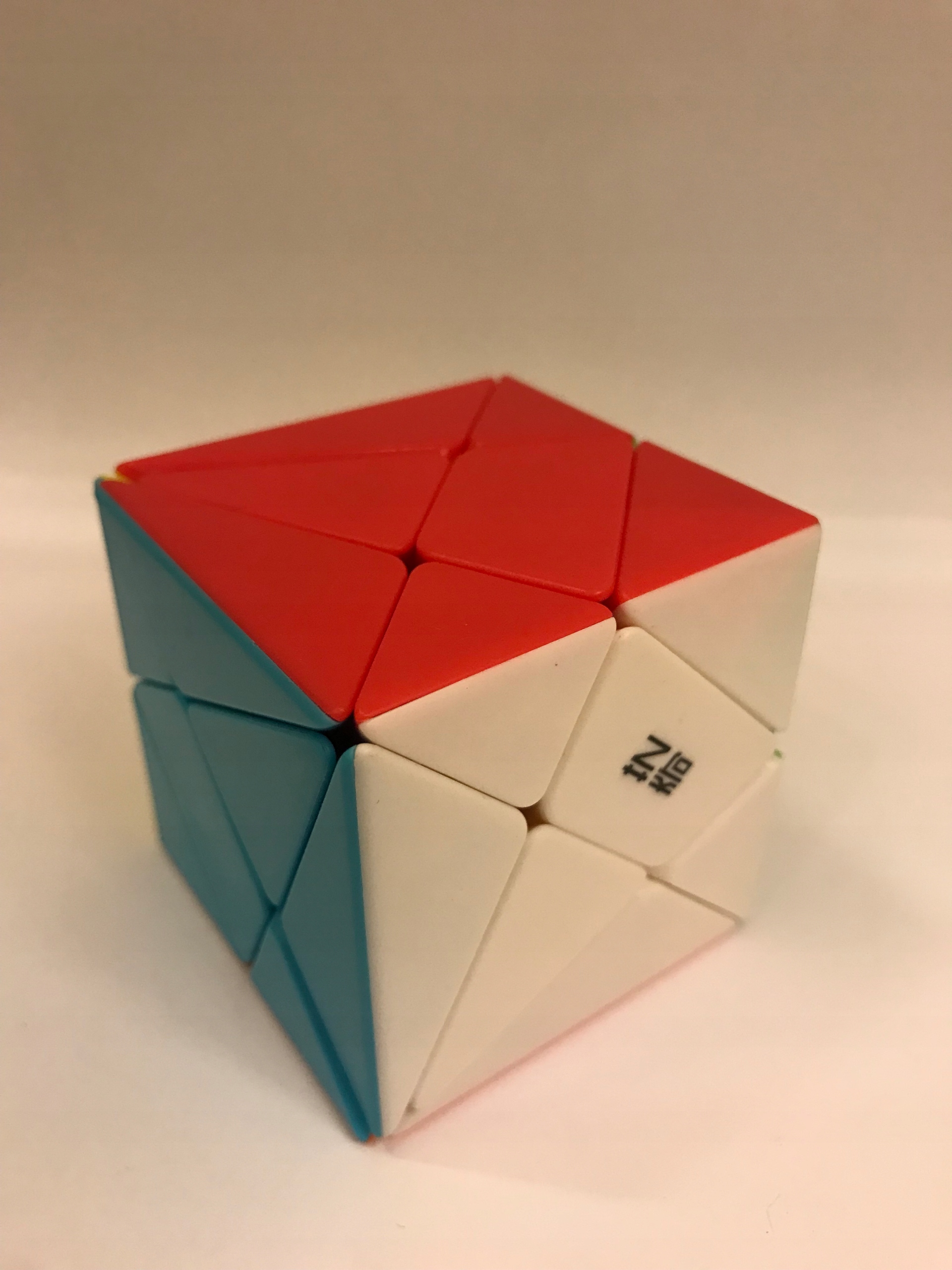 Oryginalna Kostka QiYi Axis Cube Stickerless 3x3 + Podstawka QiYi Szerokość produktu 5.7 cm