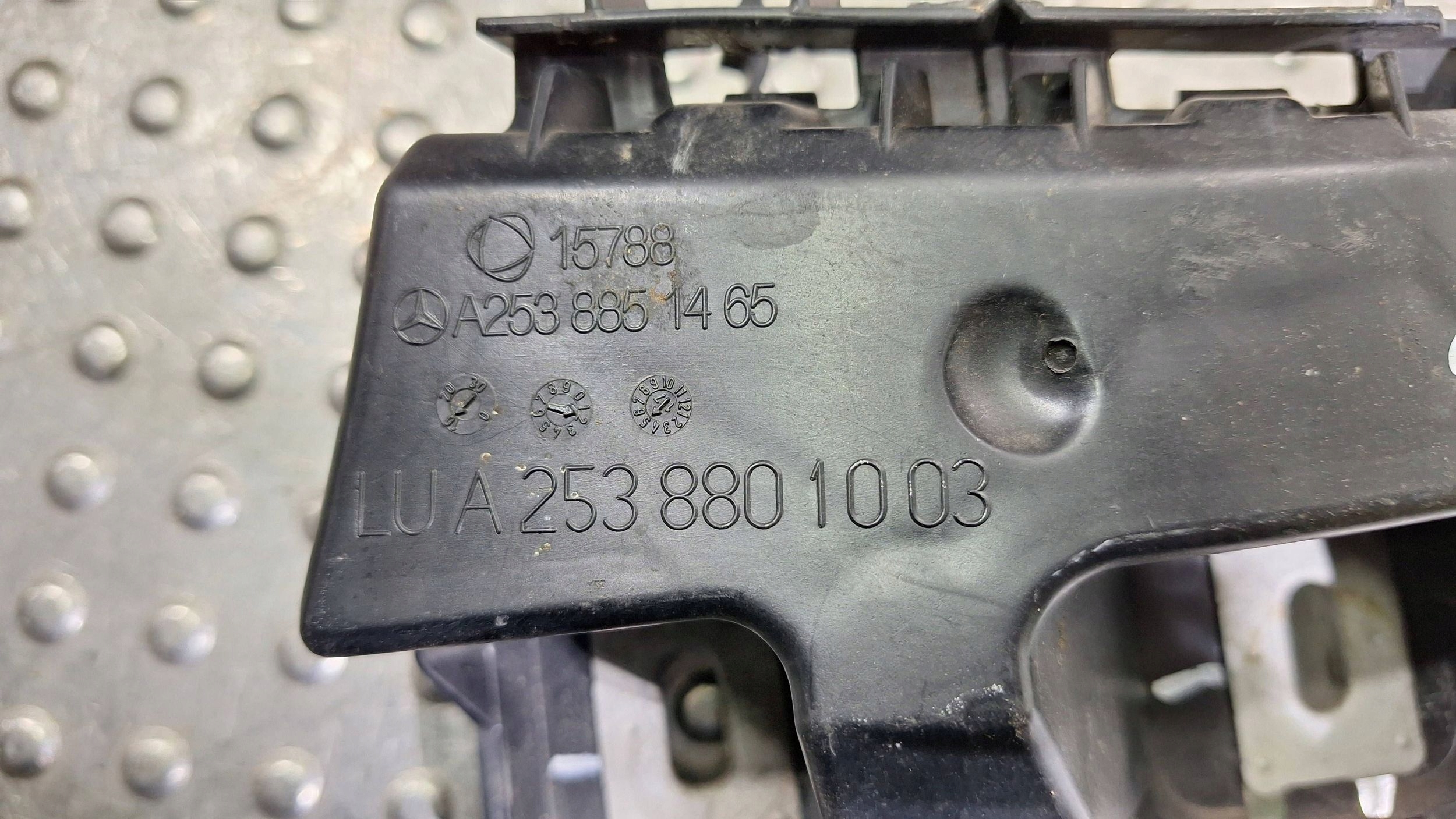 bumper bracket right rear part A2538801003 MERCEDES GLC W253