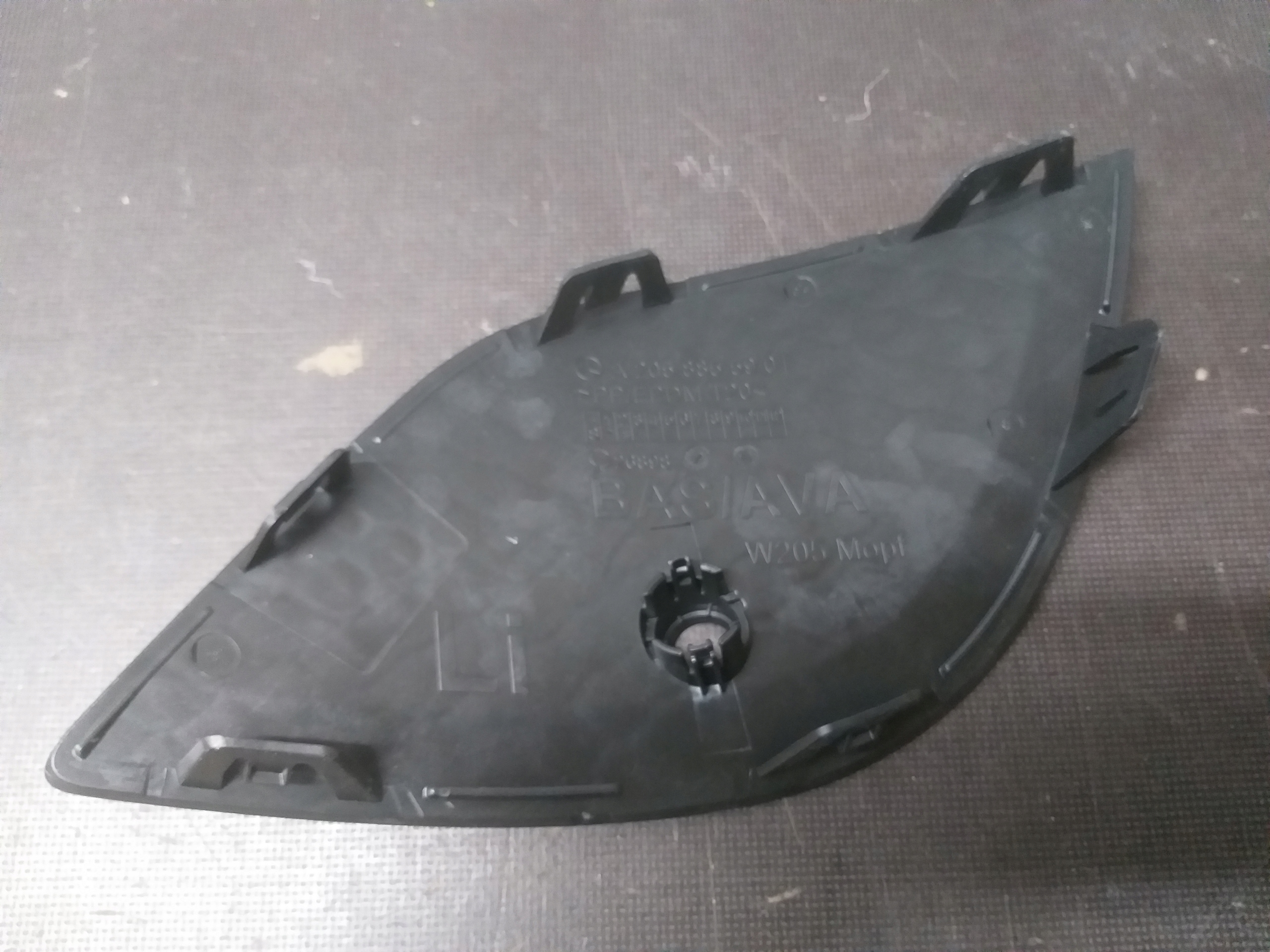 ZDERZAK PRZÓD LEWA KRATKA ZDERZAKA MERCEDES C KLASA W205 LIFT Numer katalogowy części A2058855901