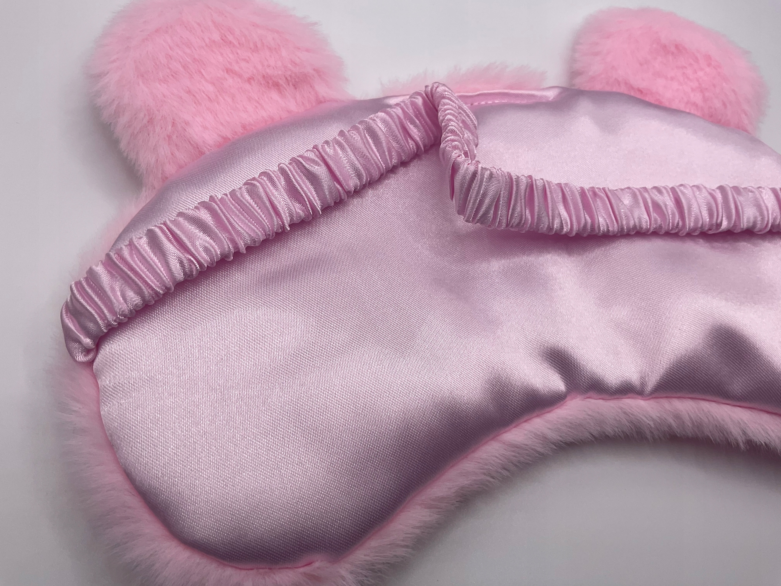 OPASKA NA OCZY MASKA DO SPANIA SNU RELAKSU ŚWINKA PROSIAK PLUSZOWY OLDMAN Model na oczy