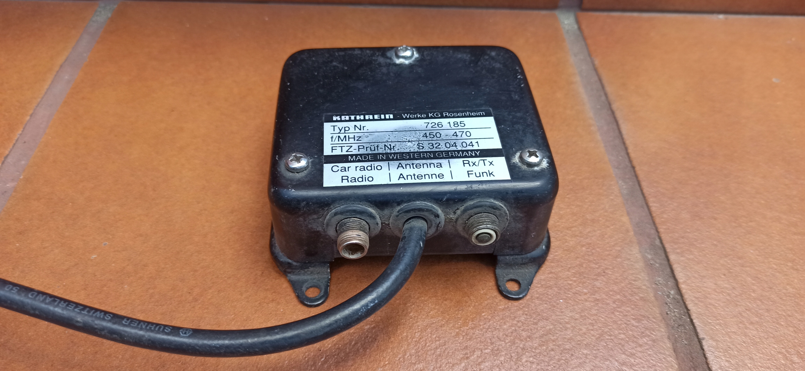 MERCEDES W124 ZASILACZ WZMACNIACZ ANTENY ANTENOWY Model KATHREIN