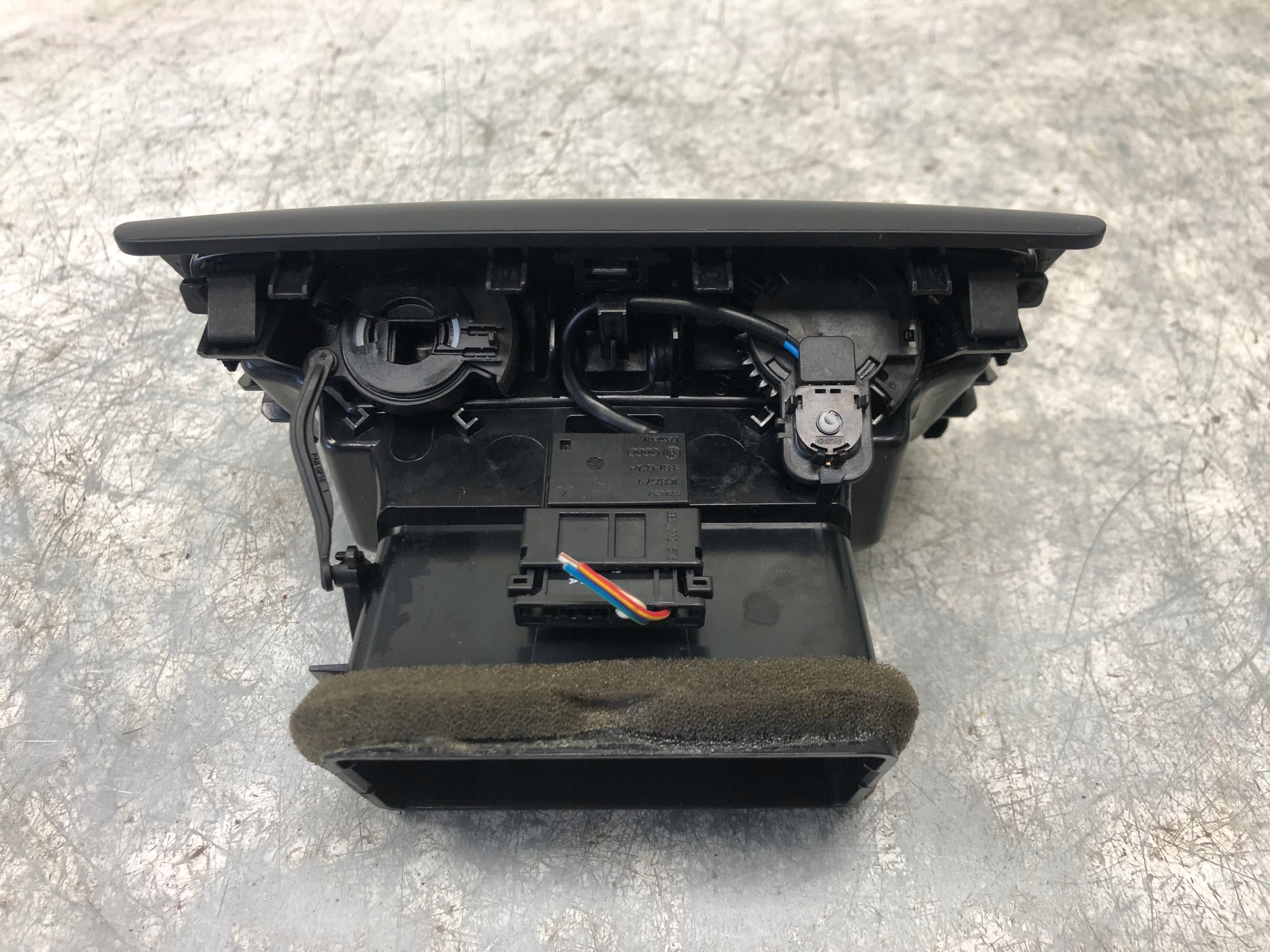 grid air conditioning devices rear part rear AUDI A4 B8 8K0819203D