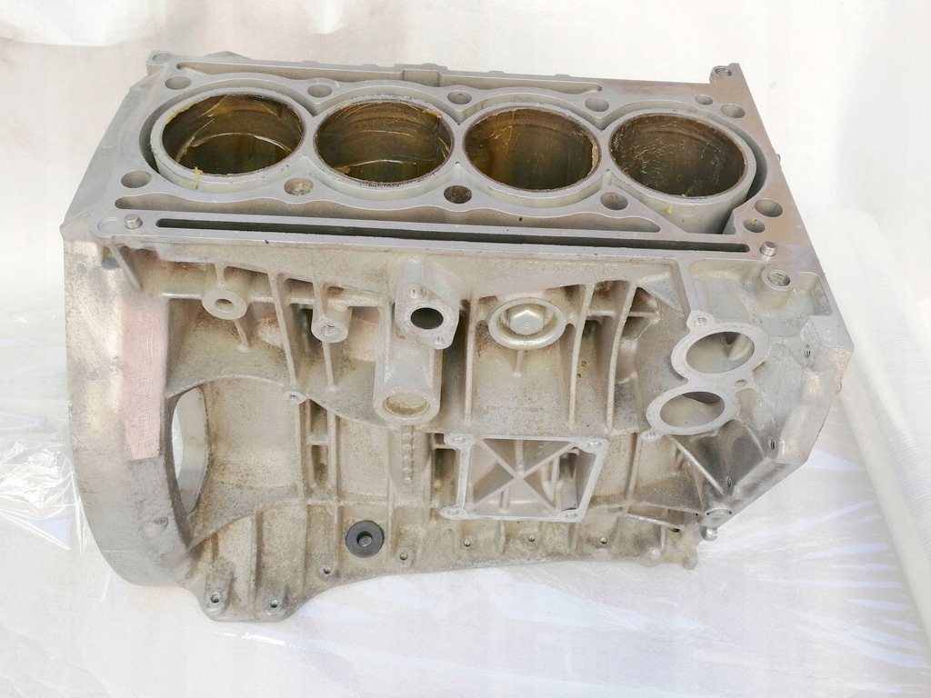 BLOK SILNIKA MERCEDES C-KLASA W204 1.6 1.8 KOMPRESOR