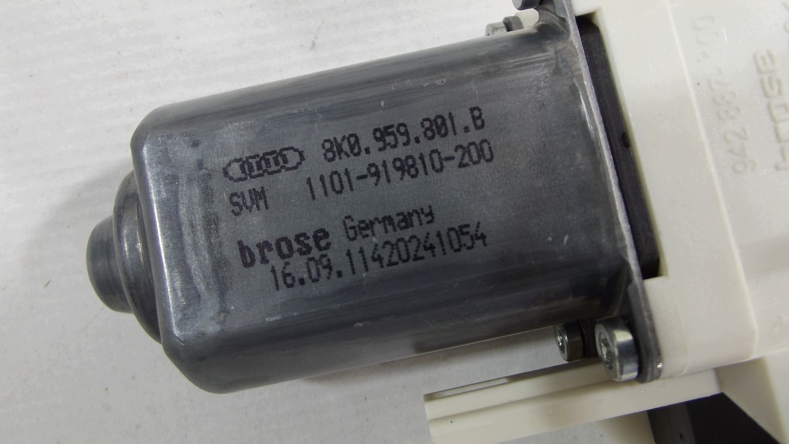 Audi A4 A5 A6 Q5 mini motor windows left front 8K0959801B